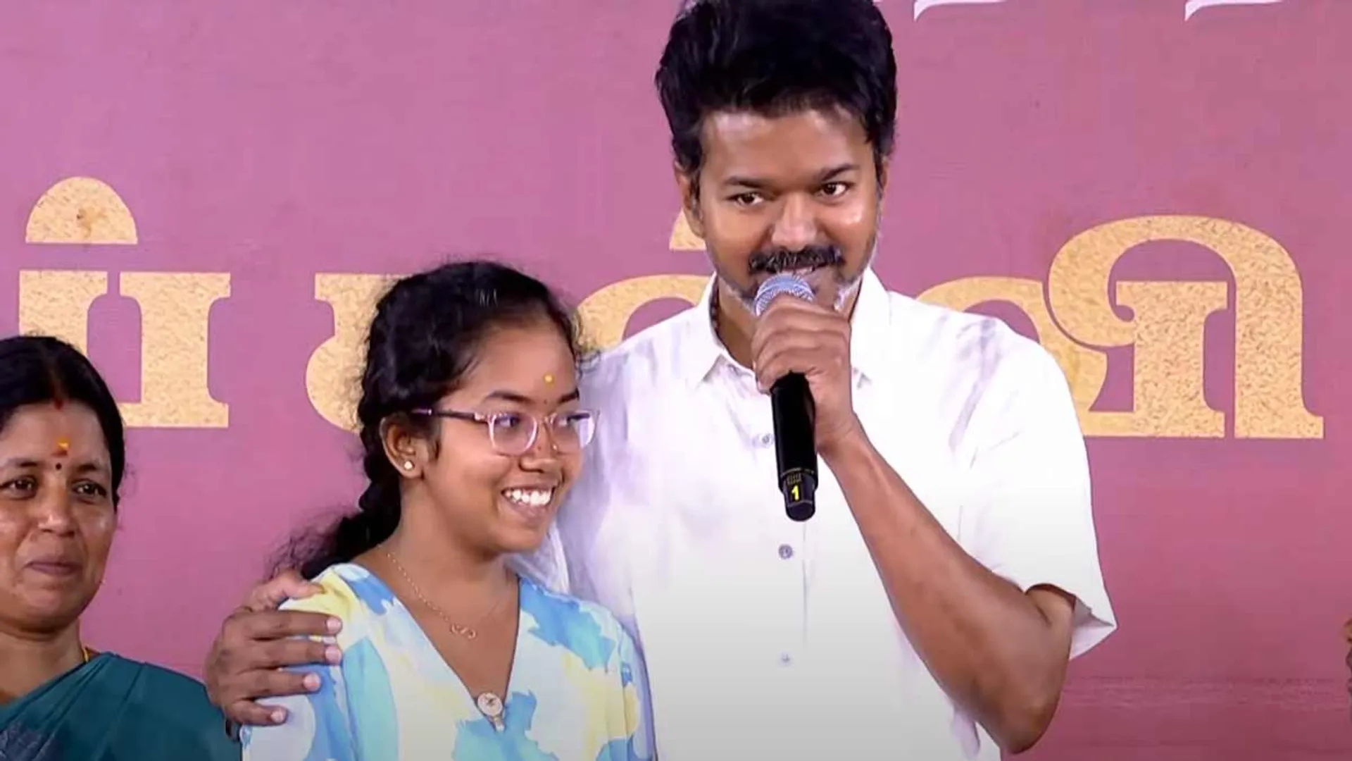 Vijay suddenly took the mic and responded