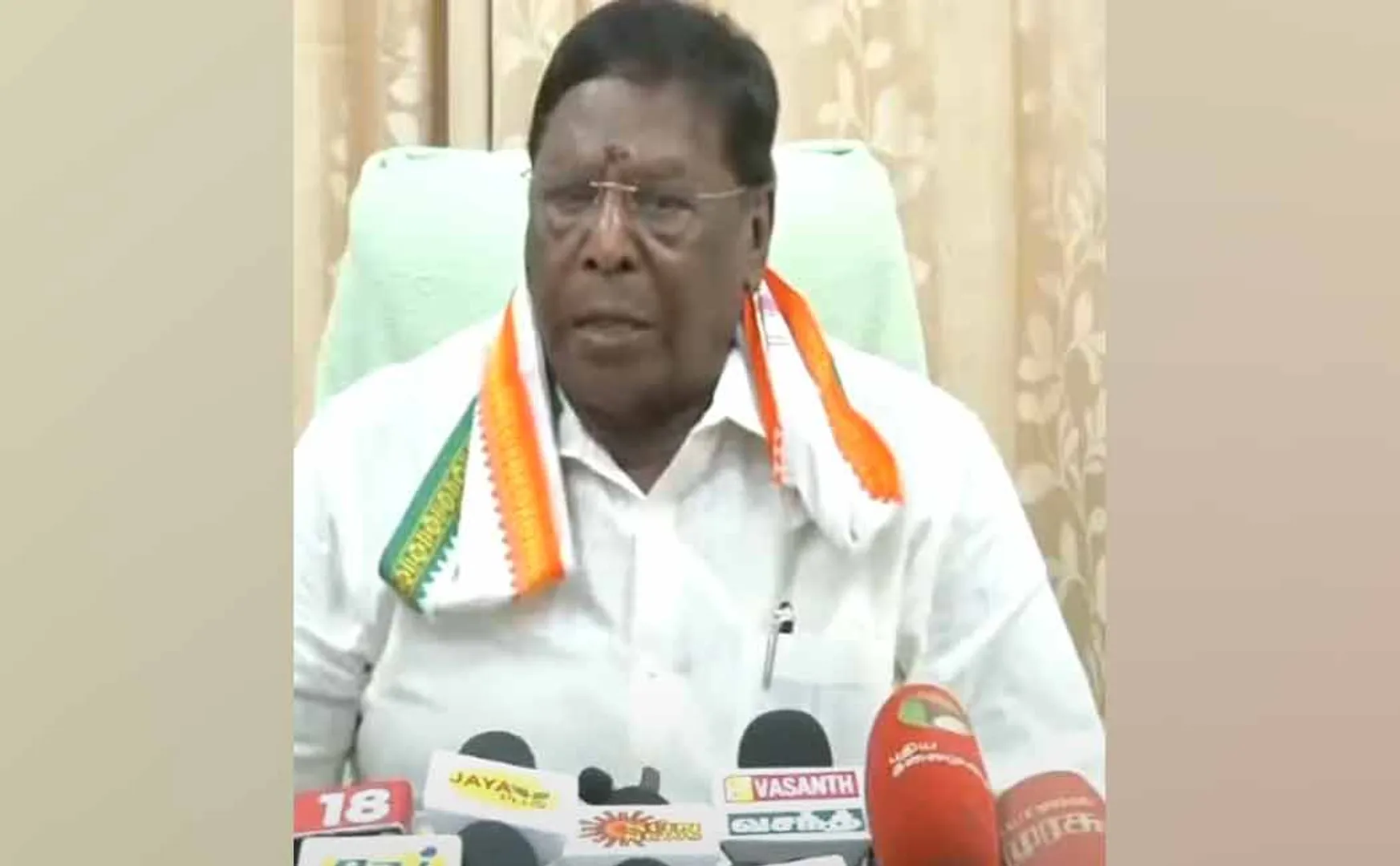 Narayanasamy criticism Rangaswamy will leave without knowing where he is