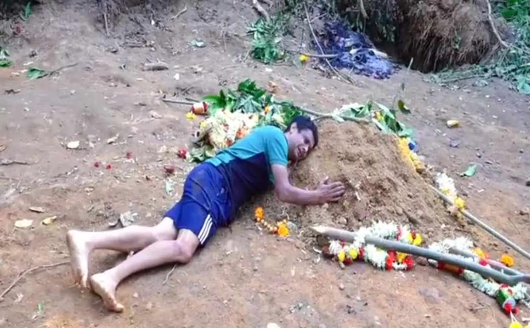 ather cries at son's grave for RCB stampede
