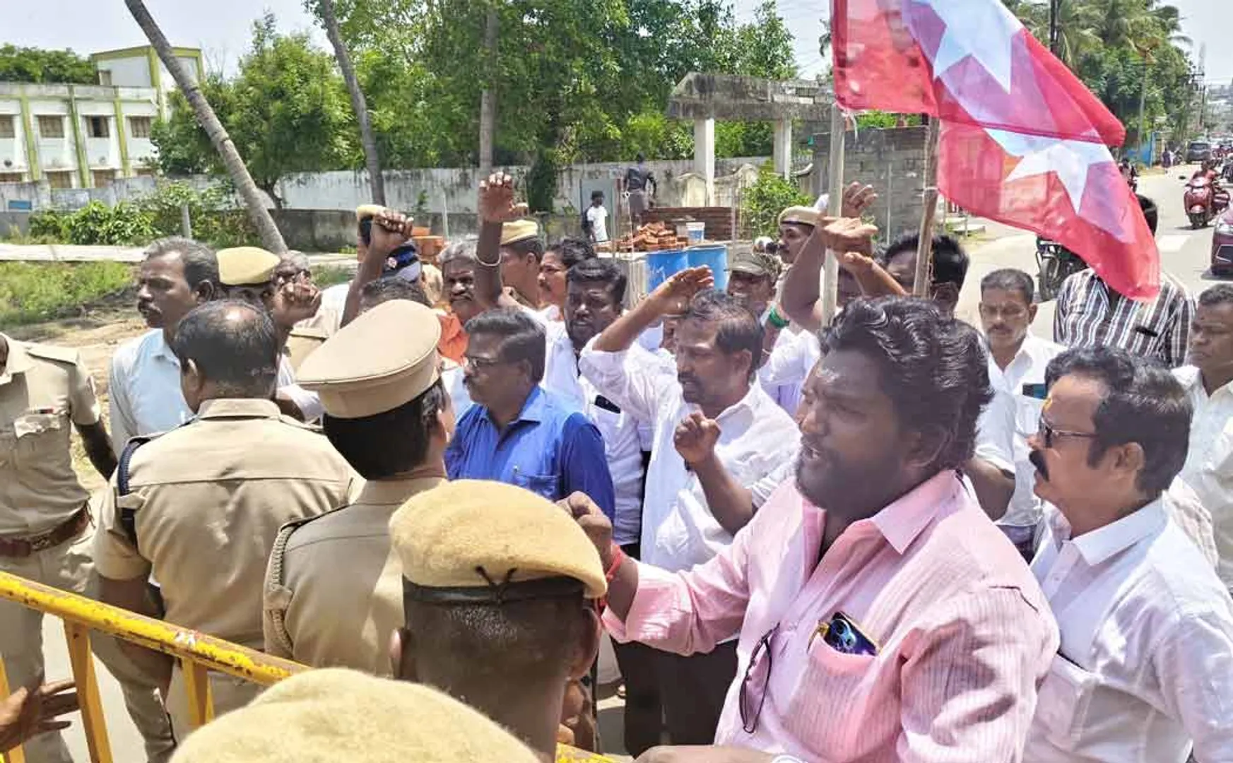  25 VKC arrested for attempting blockade Highways Department office