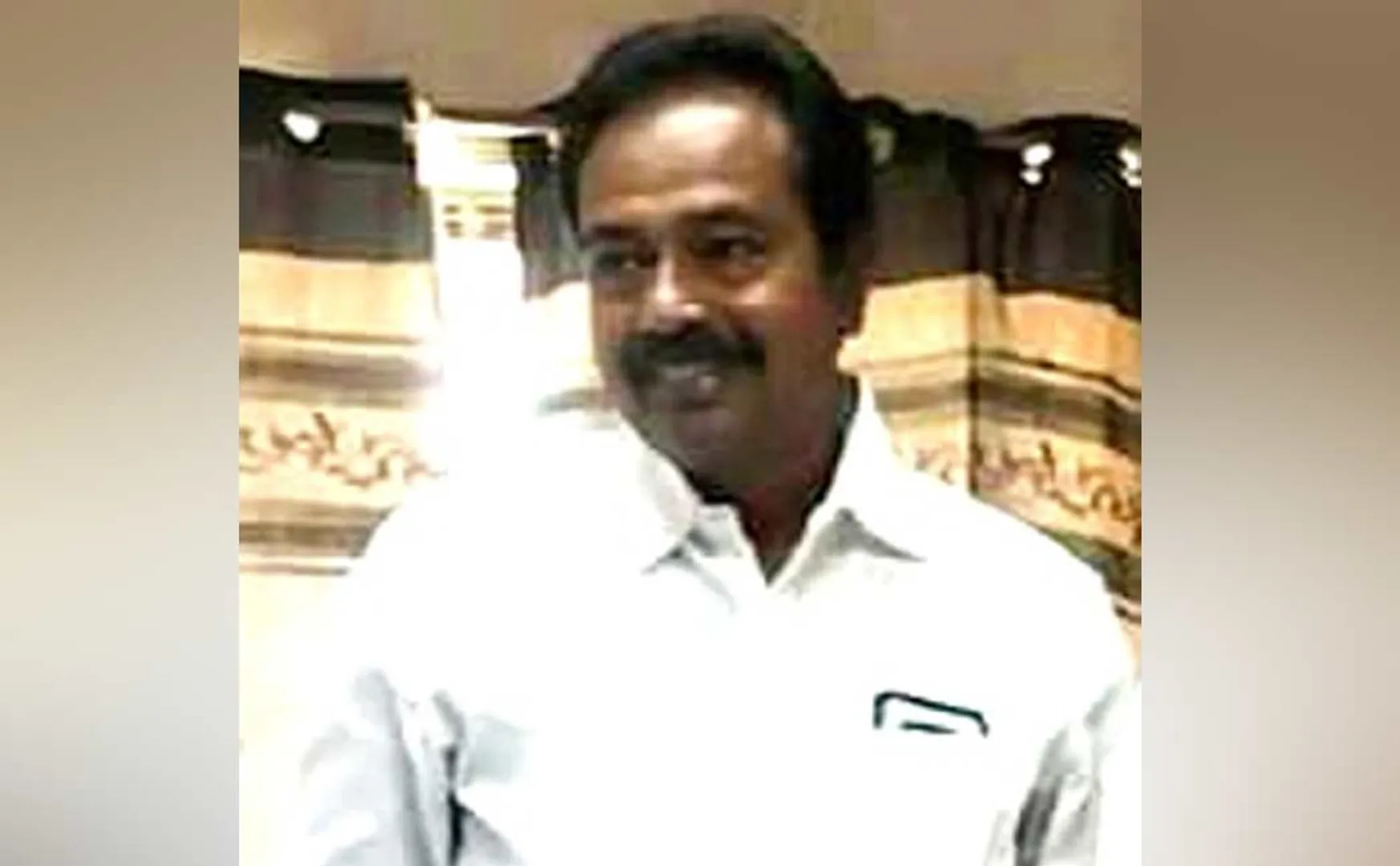 district secretary oppose the DMK union secretary!