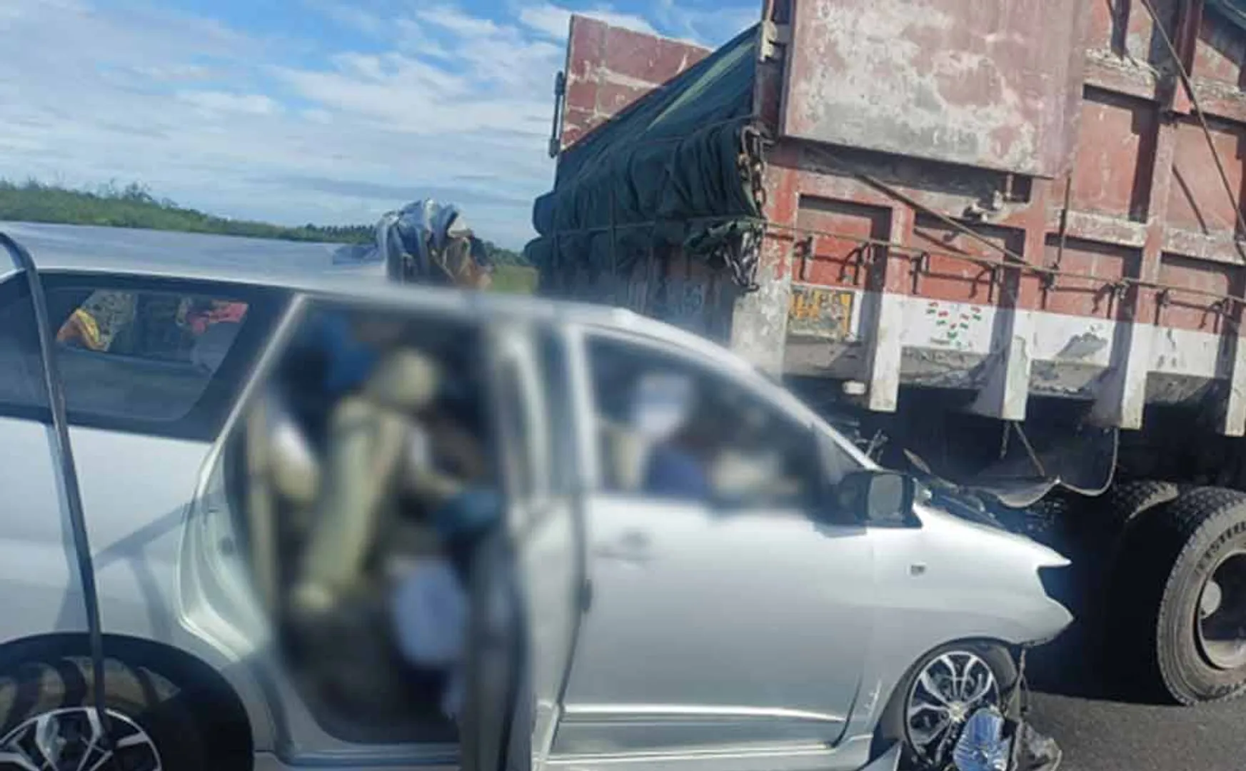 4 lost as car carrying district judge collides with lorry!