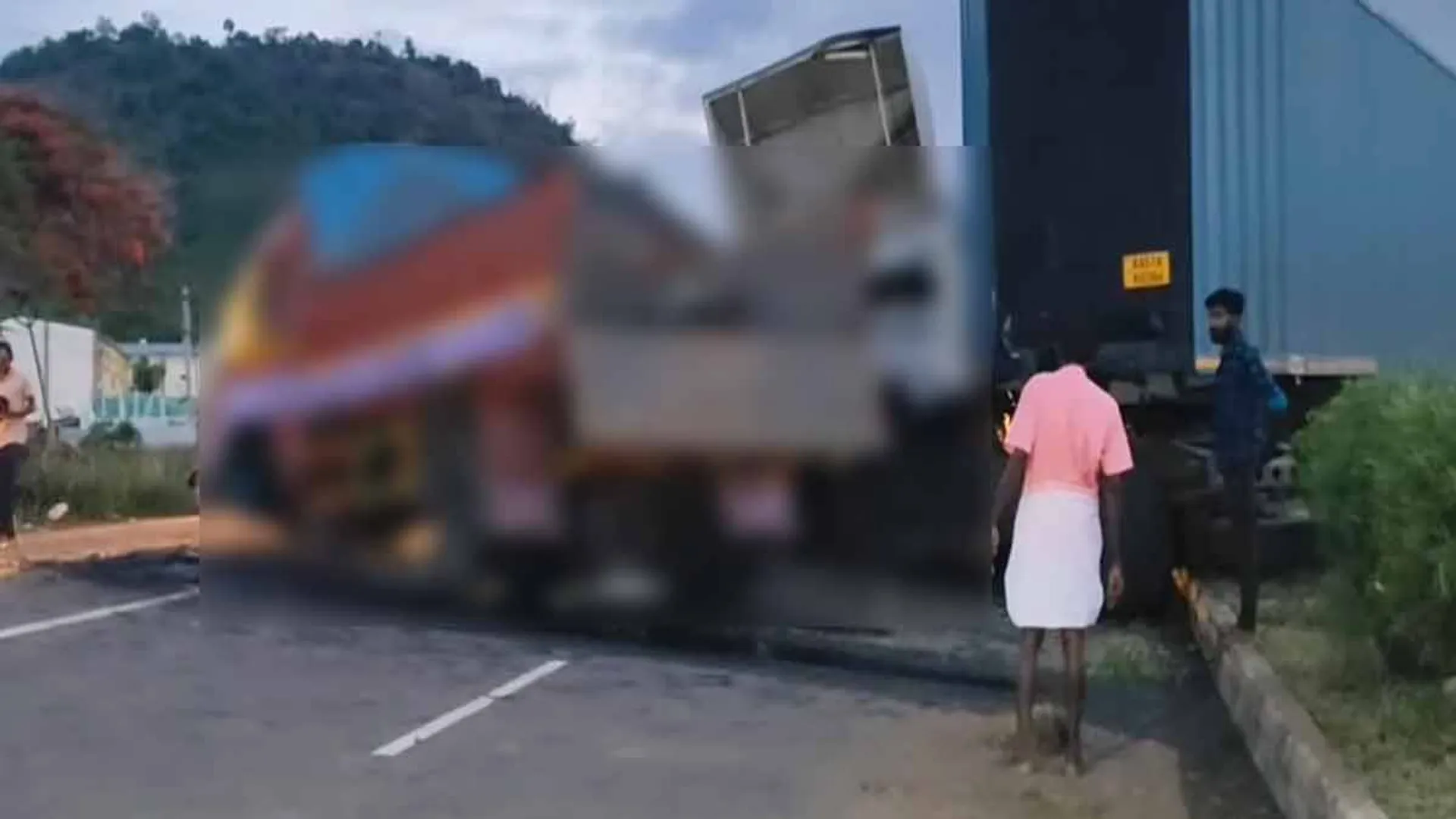  Early morning accident - four people seriously injured