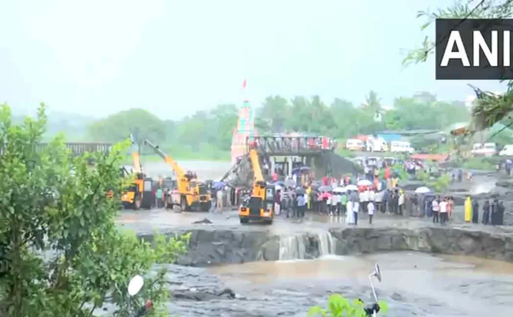 Bridge collapses in Pune, two persons lost their life