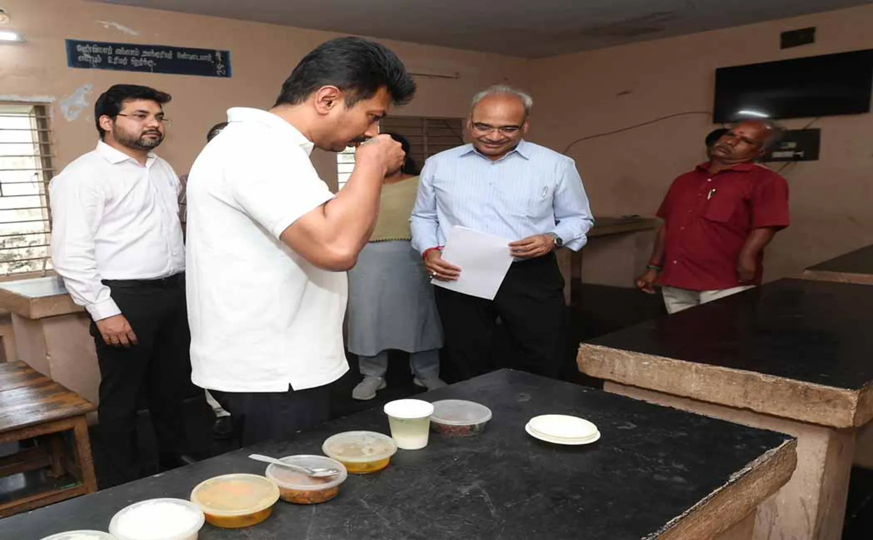 Dy CM Udhayanidhi Stalin makes a surprise inspection of the student hostel