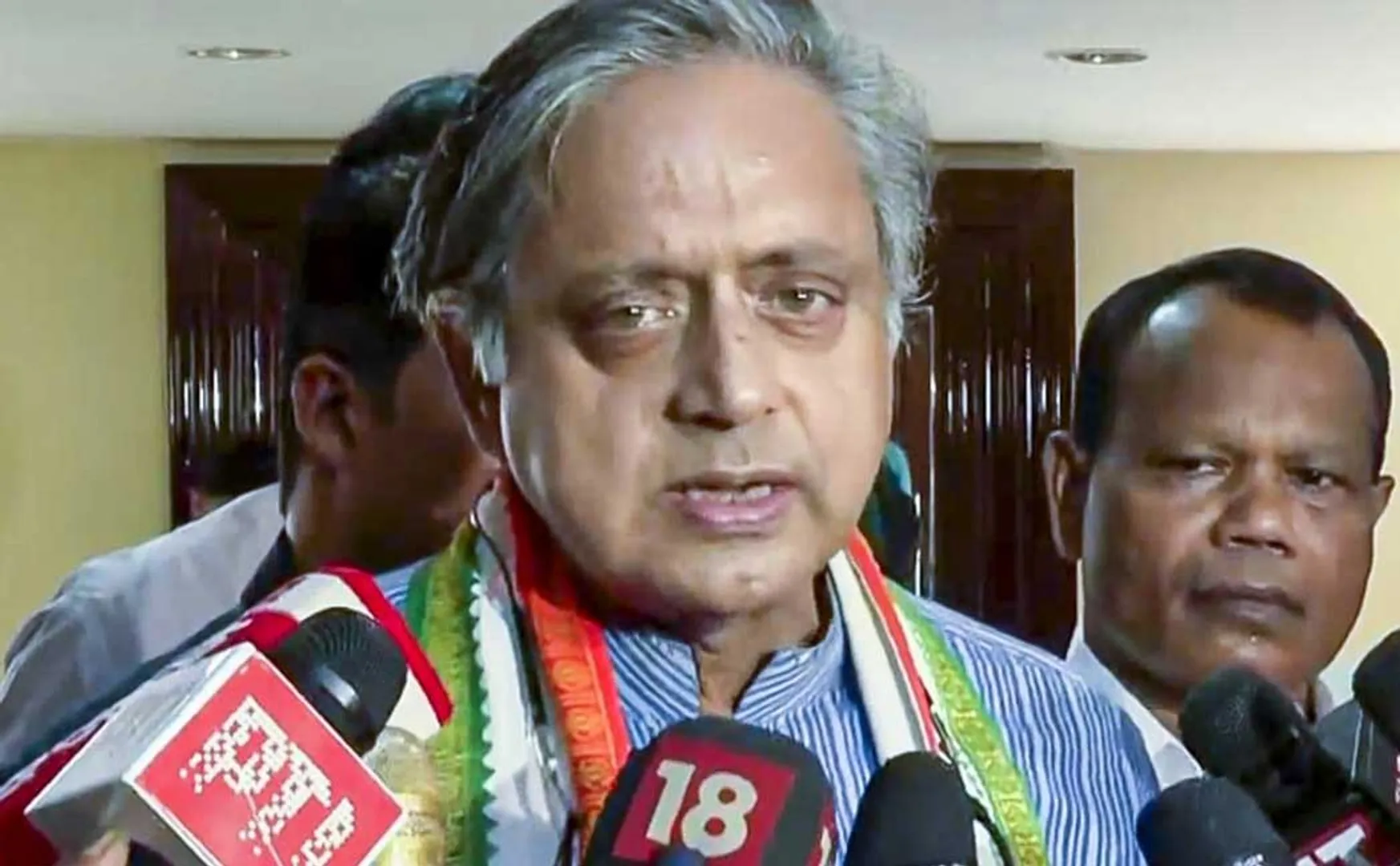 Difference of opinion with Congress leadership says shashi tharoor