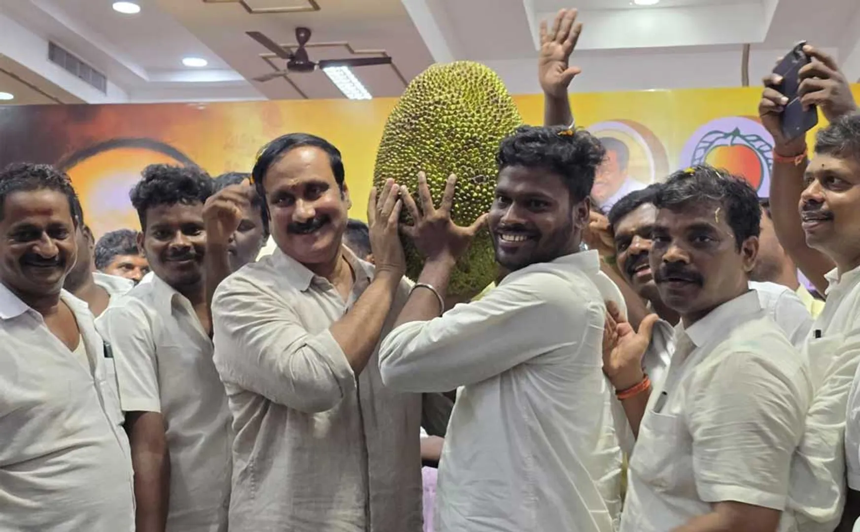 PMK  members teased Anbumani