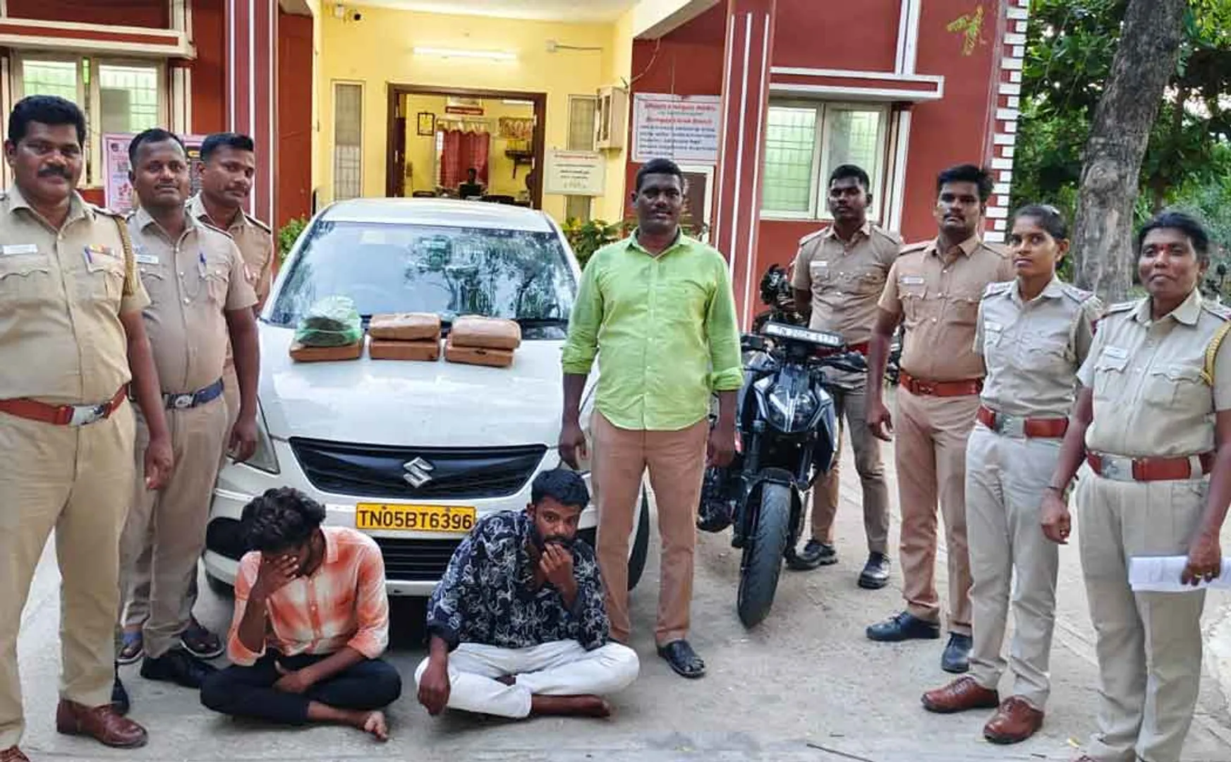 Youths arrested for smuggling cannabis 