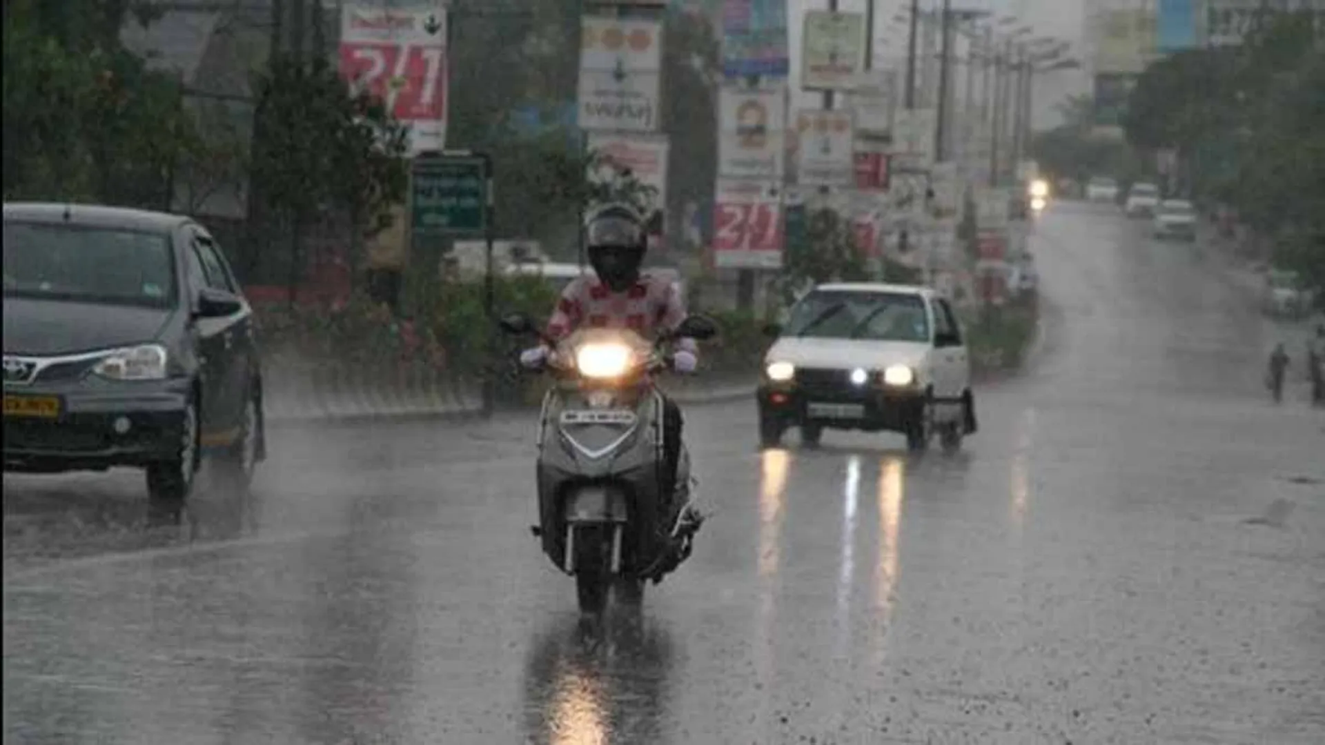 Chance of rain in 8 districts
