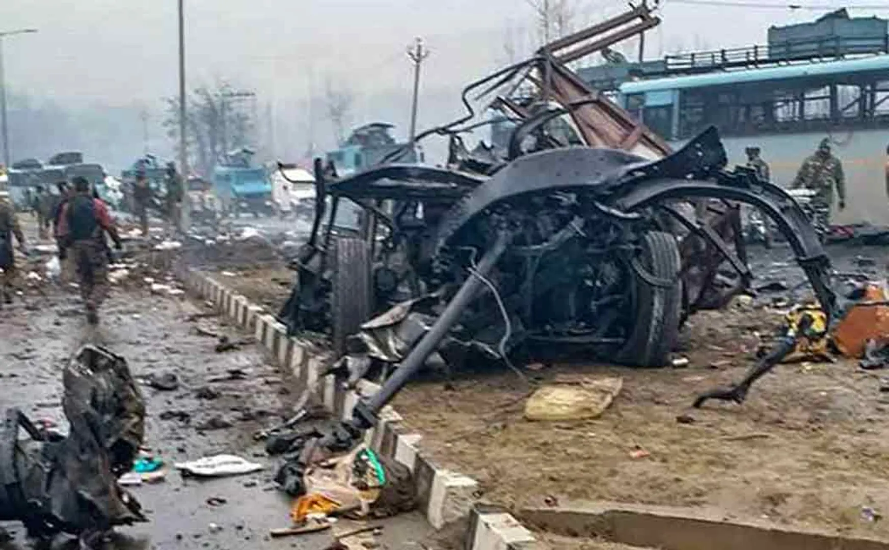 3 கிலோ மாட்டிறைச்சியை கண்டுபிடிக்கும் அரசால் 350 கிலோ வெடிமருந்தை கண்டுபிடிக்க முடியாதா- டெல்லி காங்கிரஸ் தலைவர்...