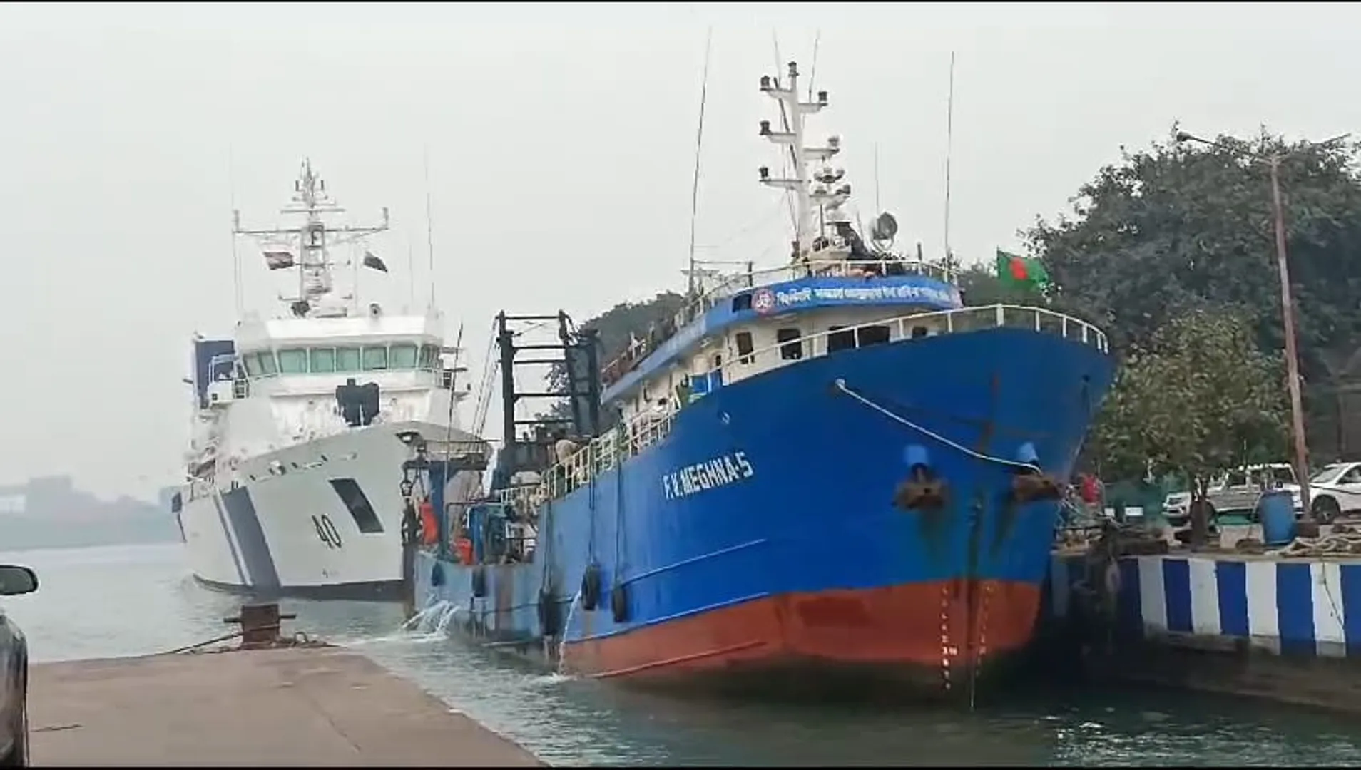 BANGLADESHI BOAT
