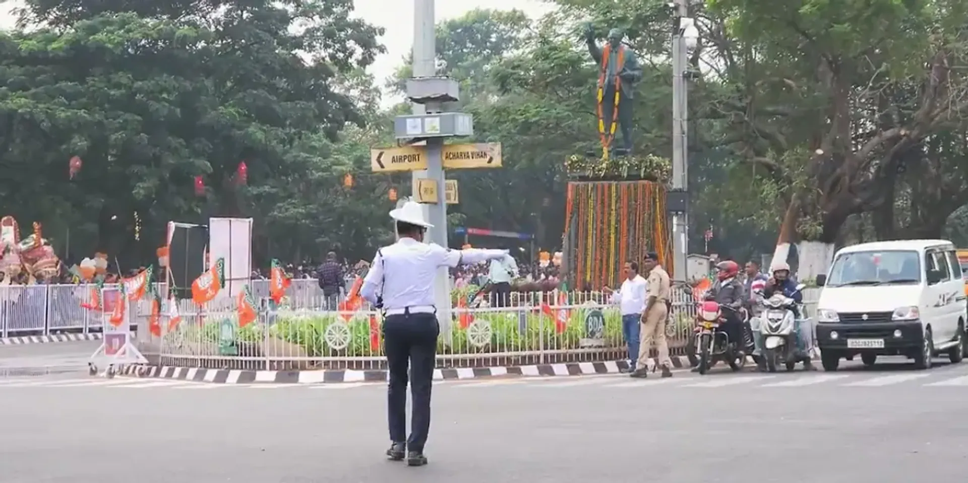 Traffic curbs pic 