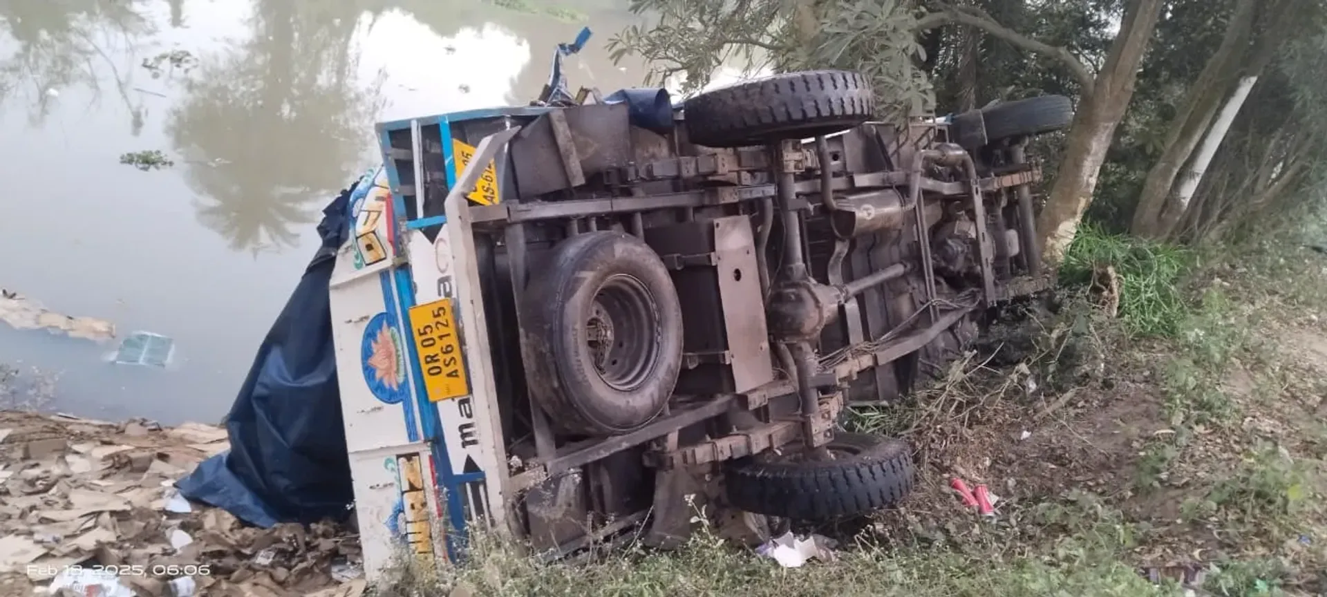 truck overturns