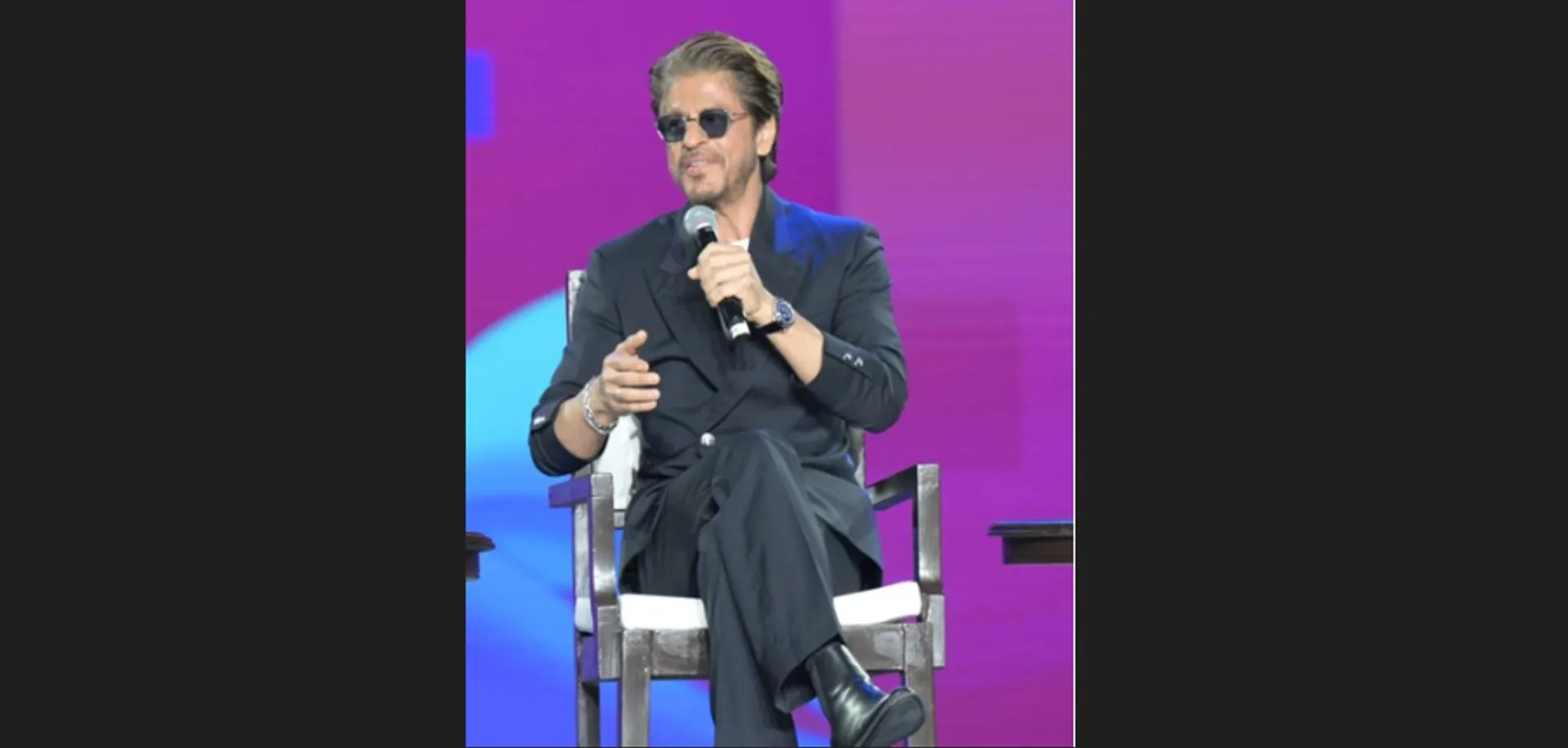 SRK at Waves