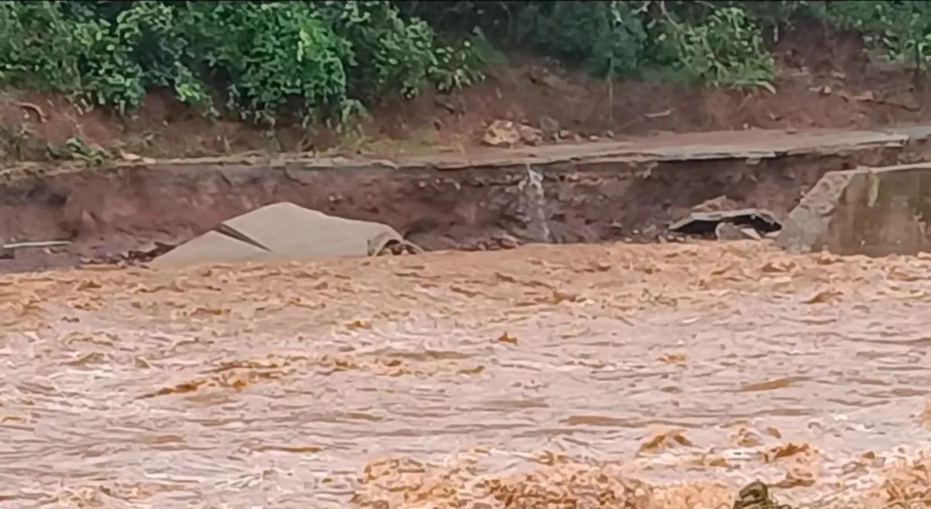 road damaged due to flood in Malkangiri1