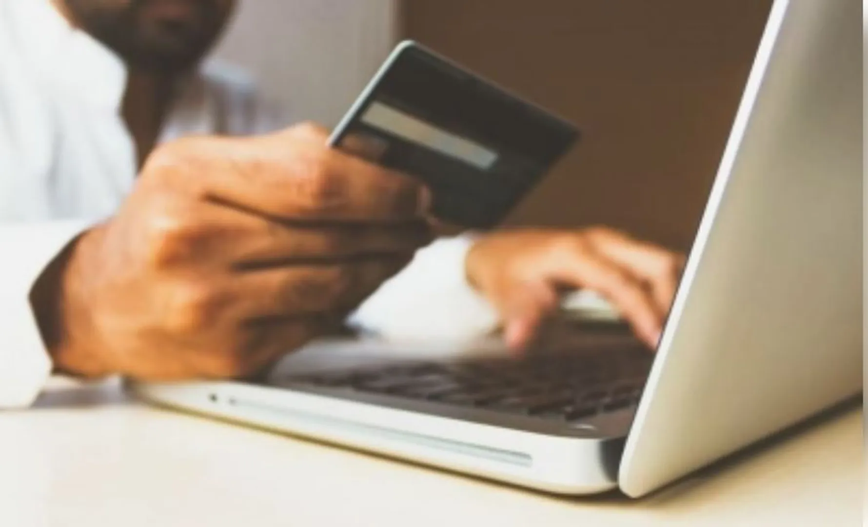 ONLINE SHOPPING ON E-COMMERCE SITES