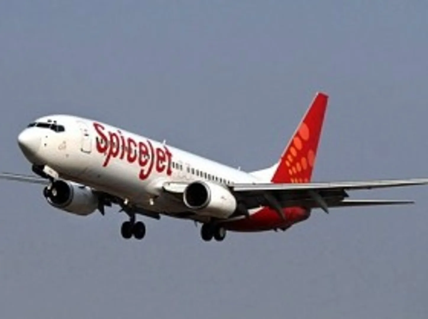 Delhi-bound SpiceJet plane faces hiccups, lands safely