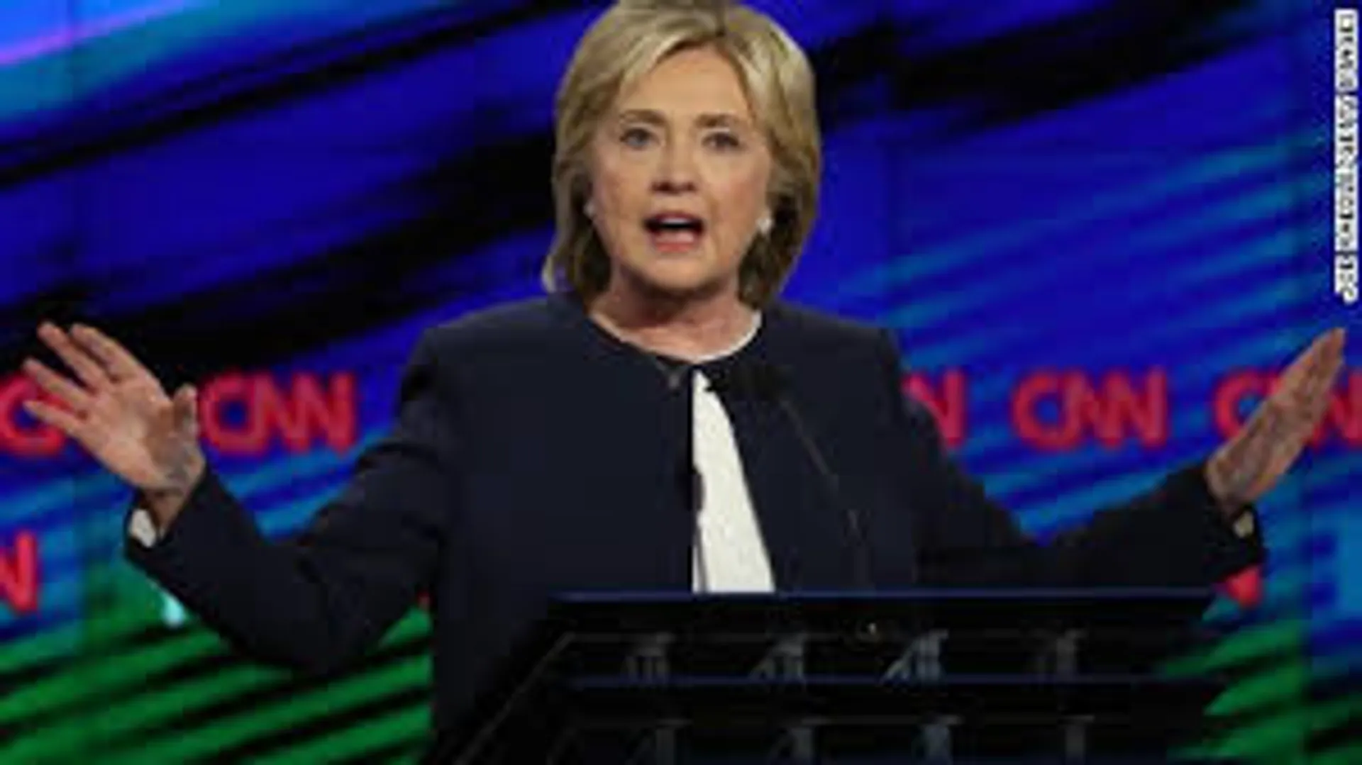Clinton leads Trump by 6 points: Poll
