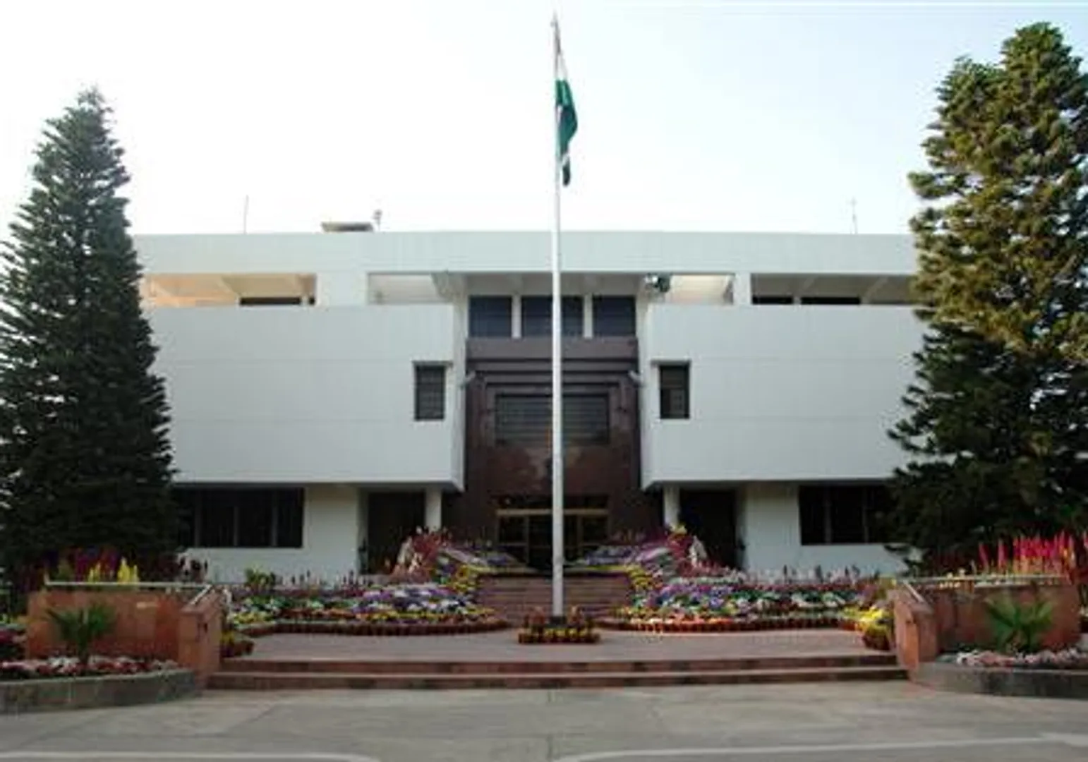 India asks mission staff in Pakistan to send wards away for studies