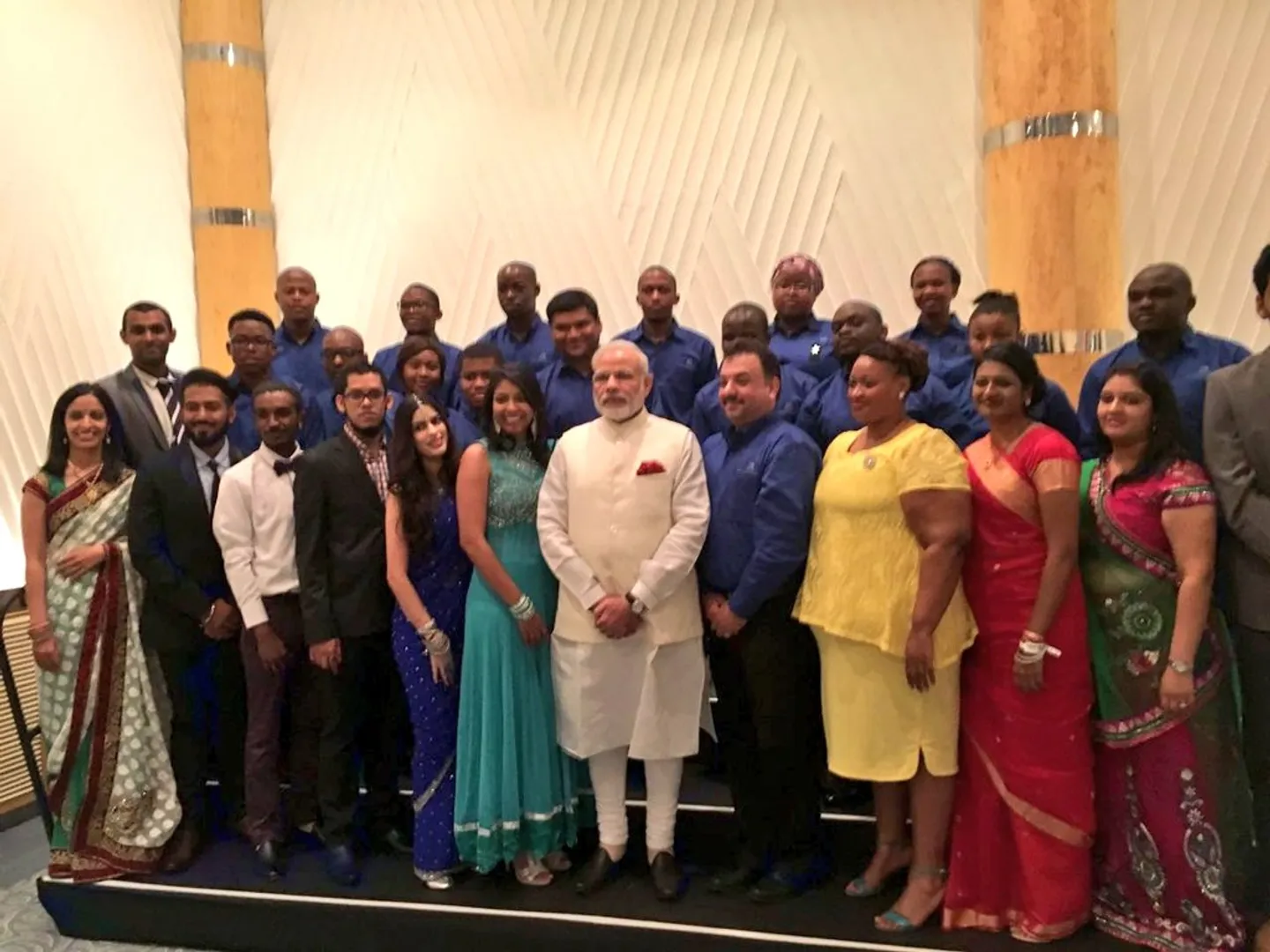 Modi meets South African alumni of Indian institutions