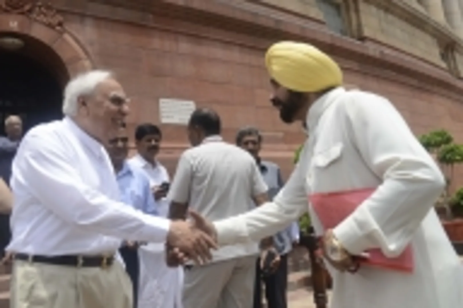 Navjot Sidhu likely to join AAP
