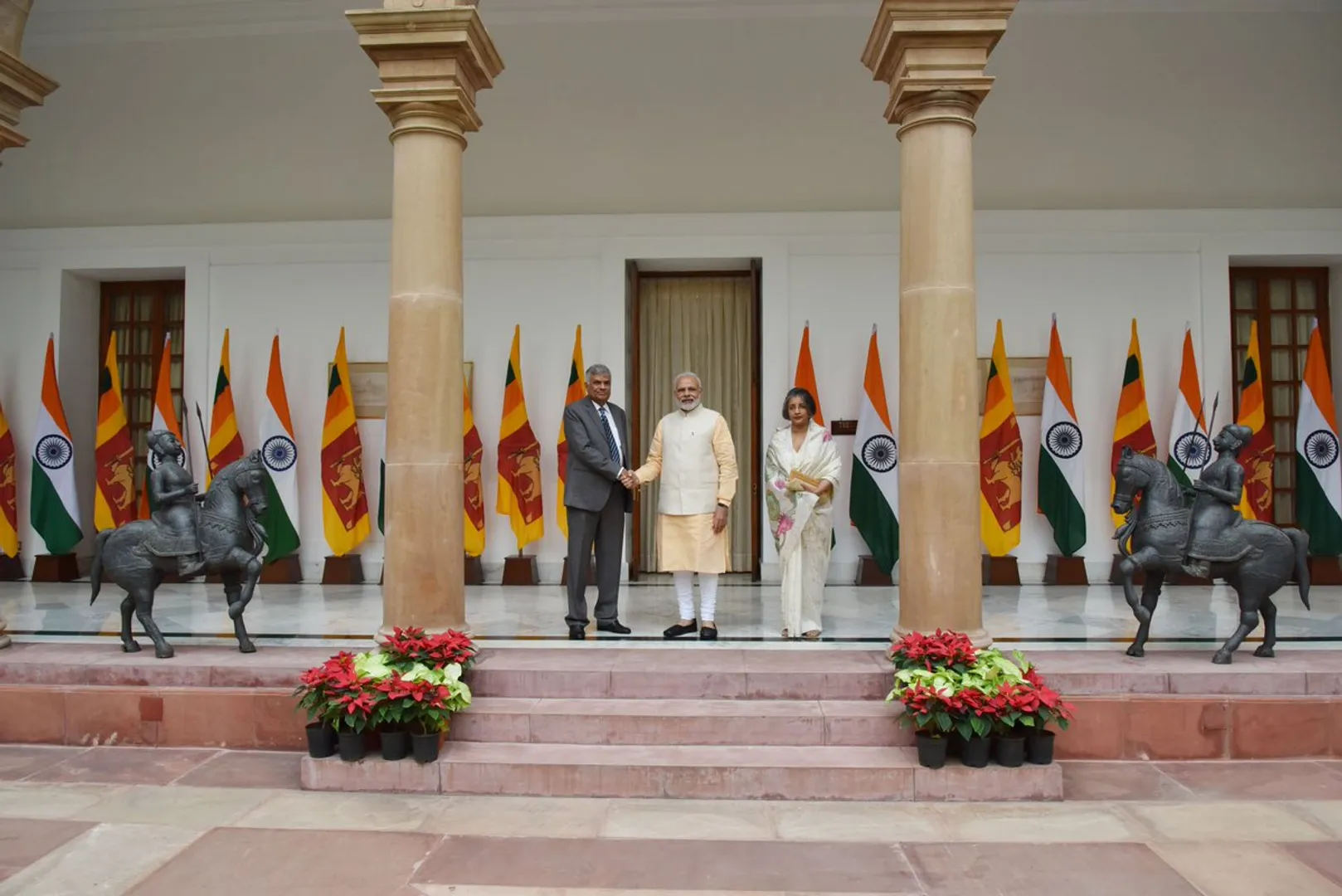 Modi meets Sri Lankan PM
