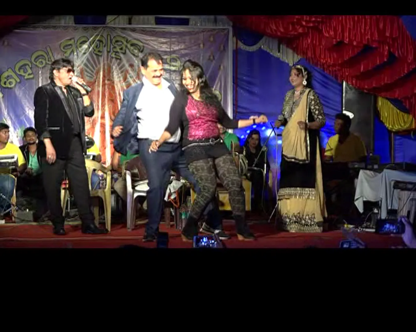 Odisha MLA Tara Bahinipati grooves to Rafi songs