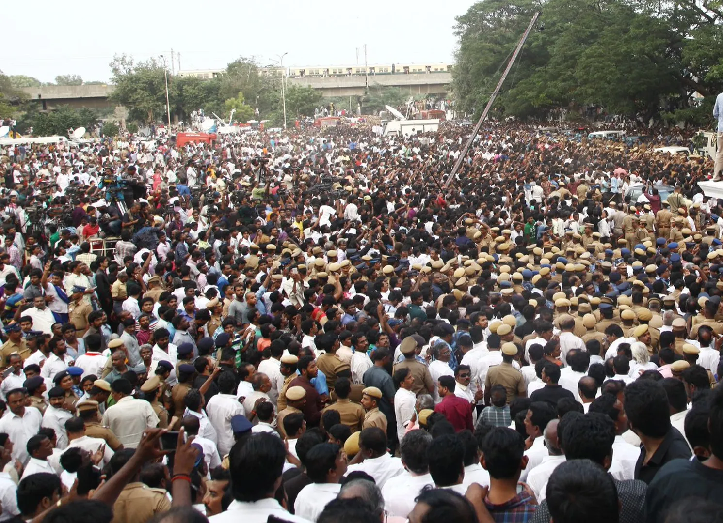 Jayalalithaa laid to rest