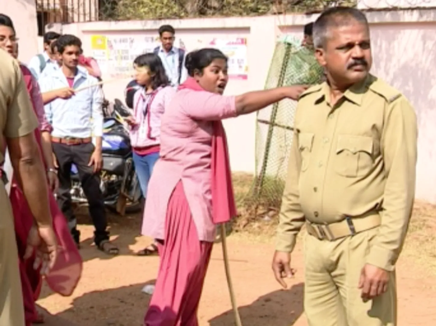 Group clash erupts in Odisha's BJB college
