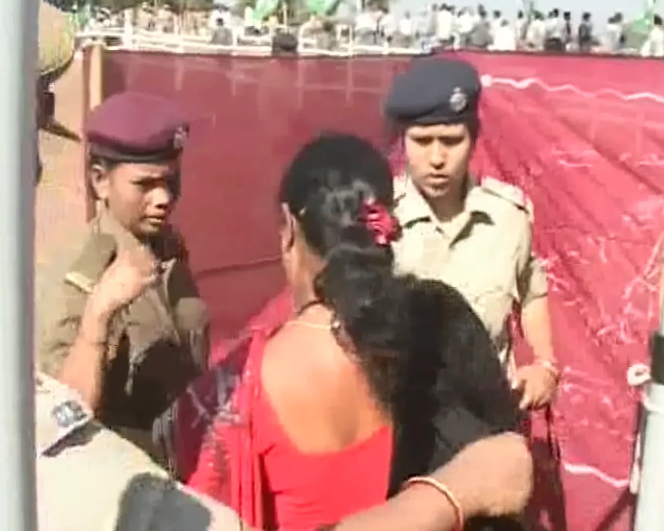 Cops remove black scarf of women albeit Odisha CM’s diktat