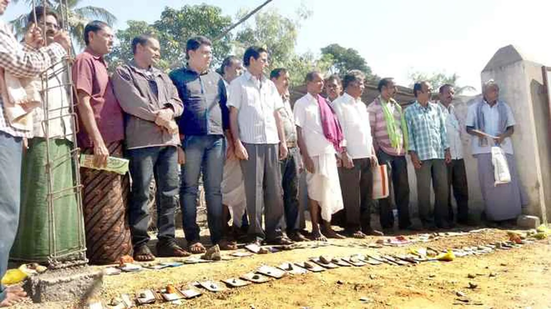 Cash crunch in bank: Farmers wait for days to withdraw crop benefit in Odisha