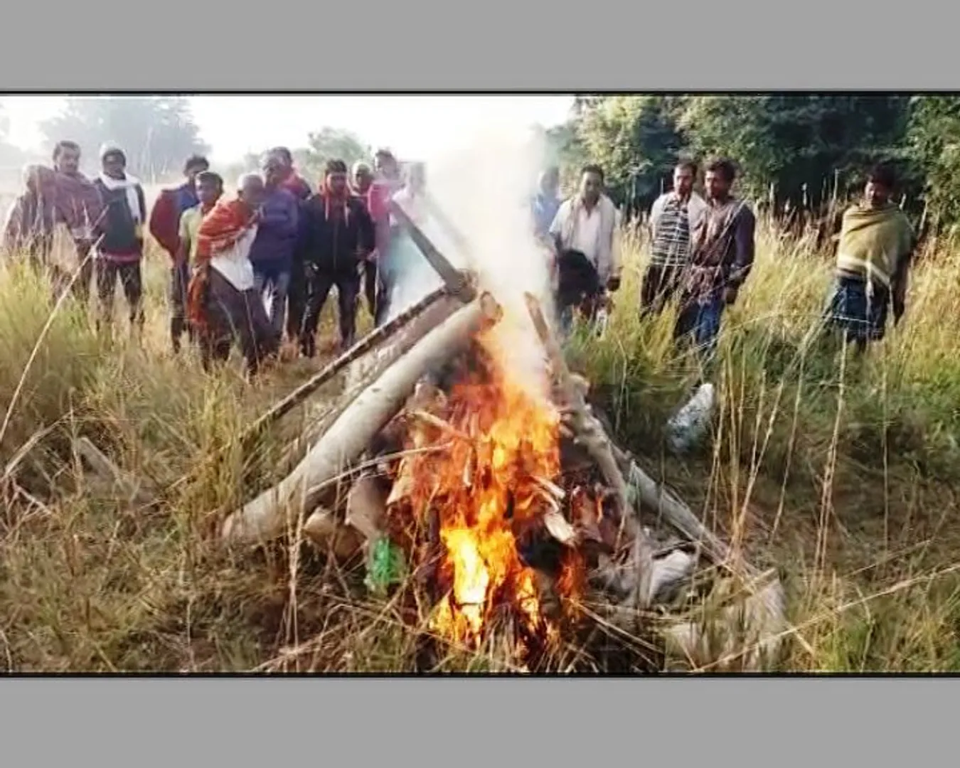 Minor girl torching: Last rites of victim performed in Odisha village