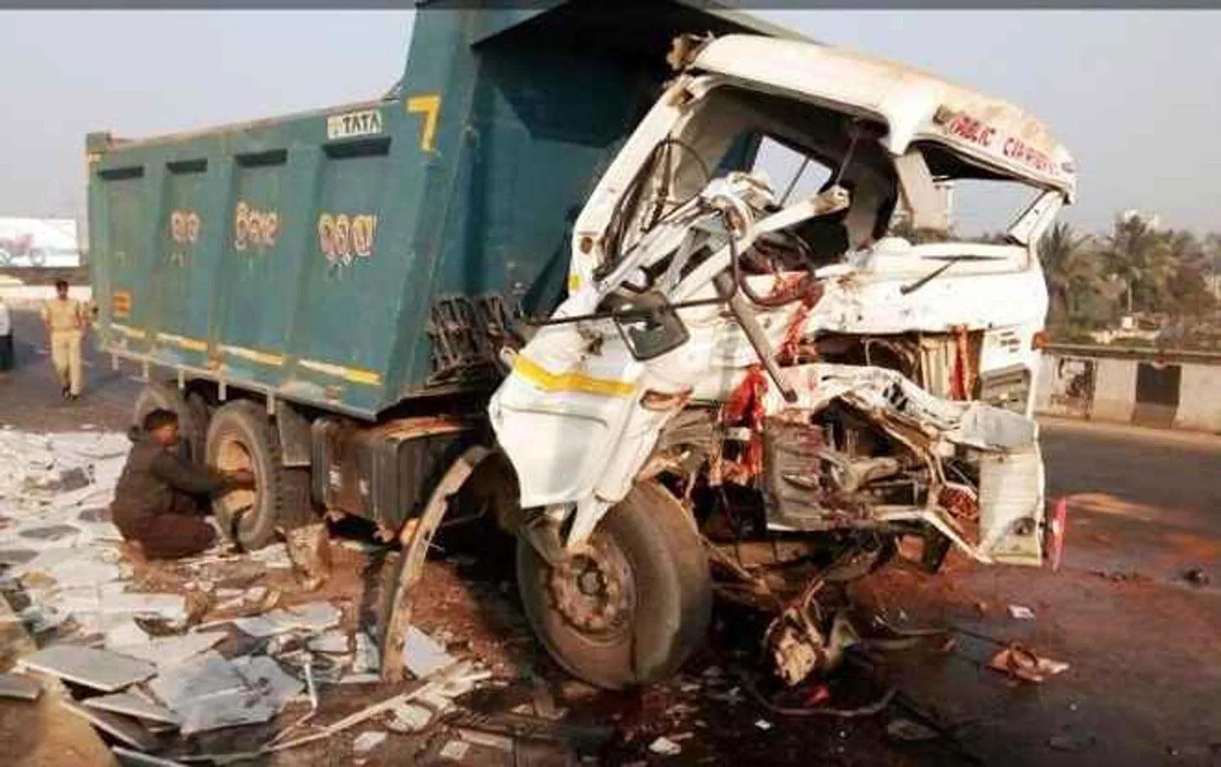 2 killed as Hyva hits truck in Odisha capital