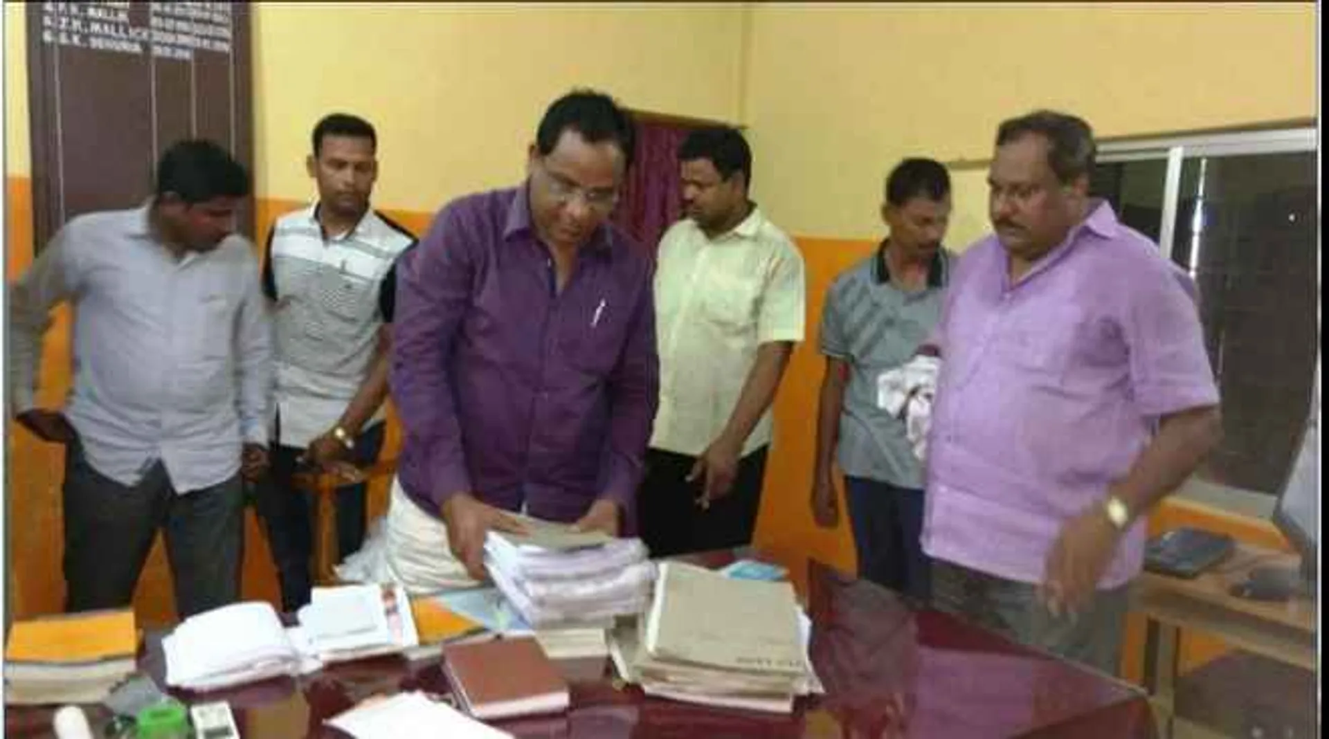 IIC arrested by Odisha Vig for receiving bribe not to arrest accused