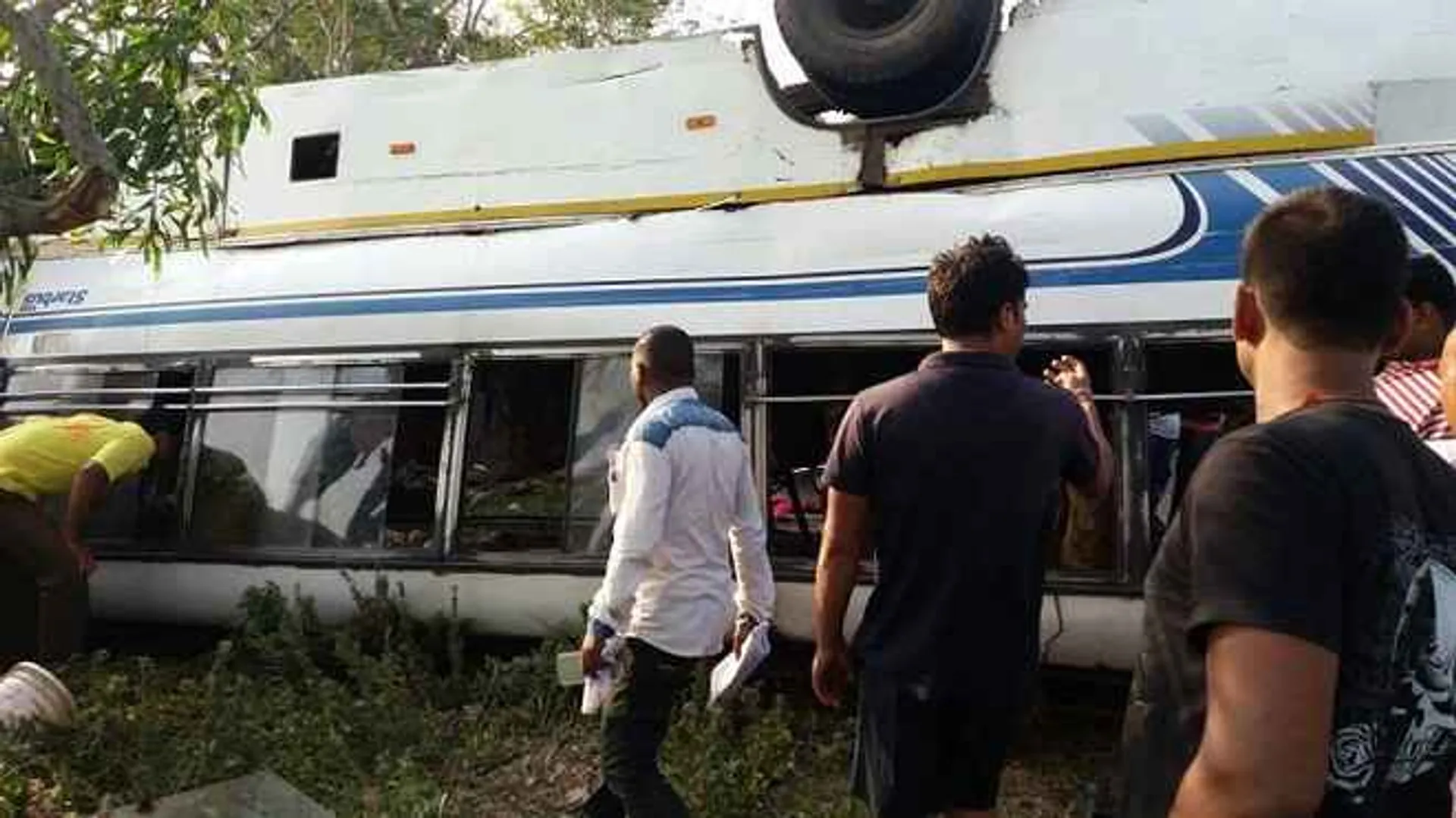 3 killed, 30 injured as bus overturns in Odisha's Astaranga