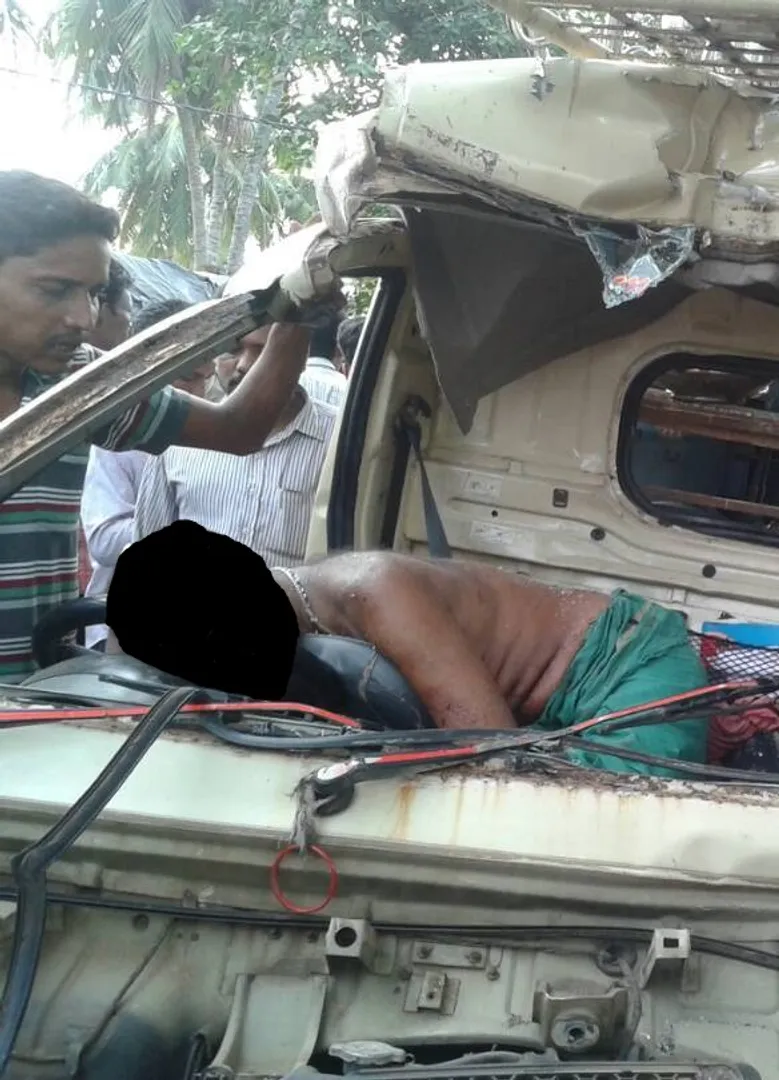 2 killed as pickup van rams into truck in Odisha