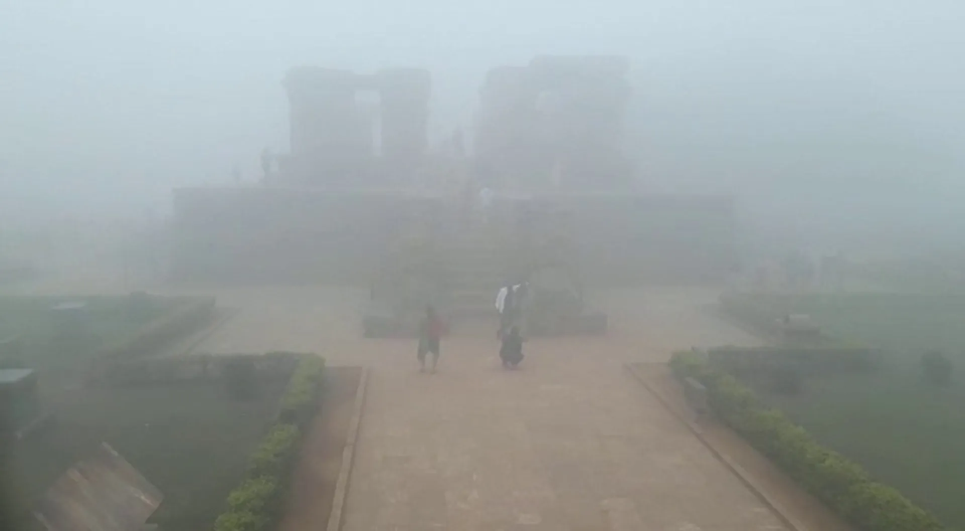 Odisha capital covered in dense fog; vehicular traffic hit