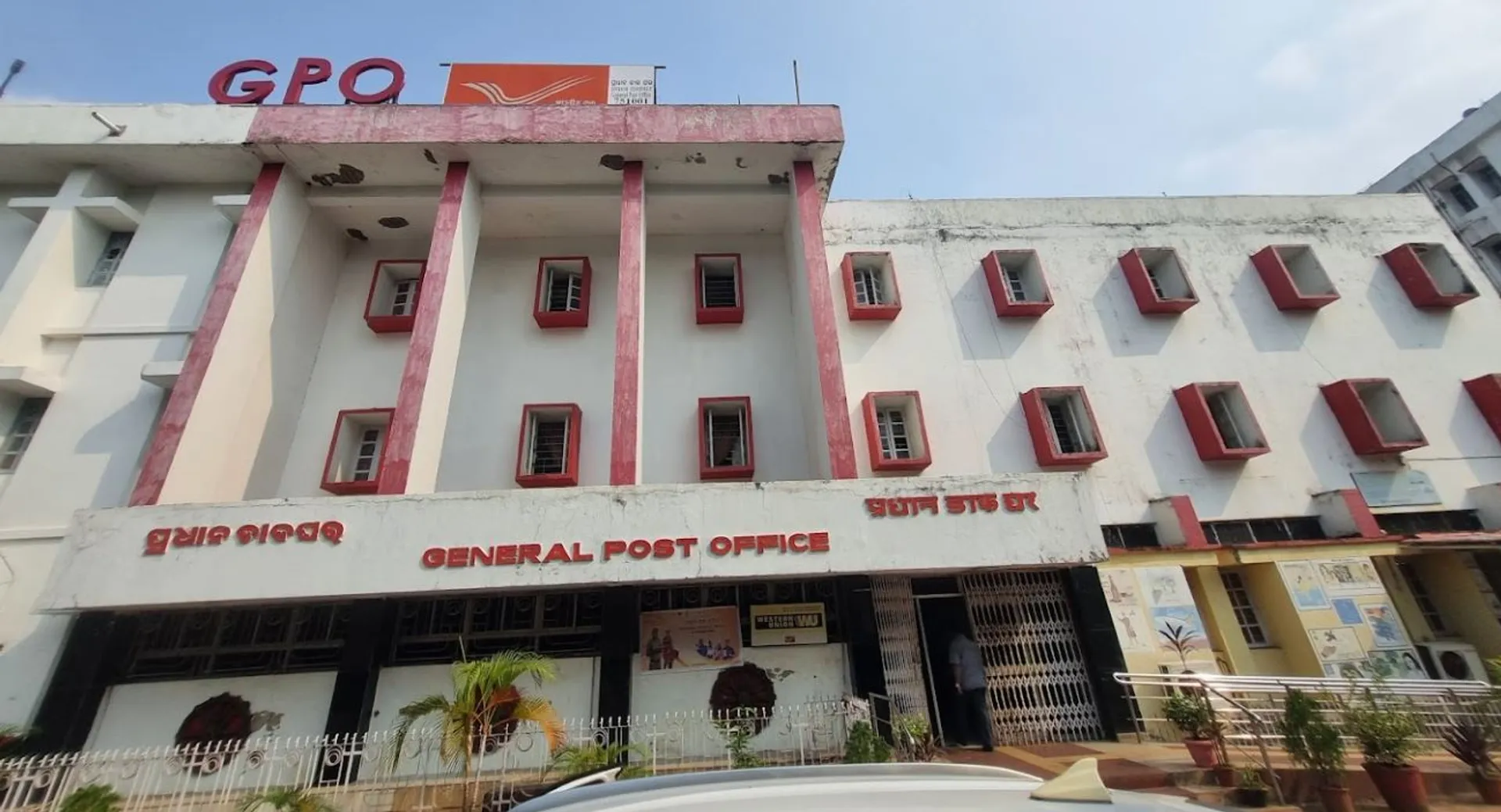 Post offices in Bhubaneswar witness rush ahead of Raksha Bandhan