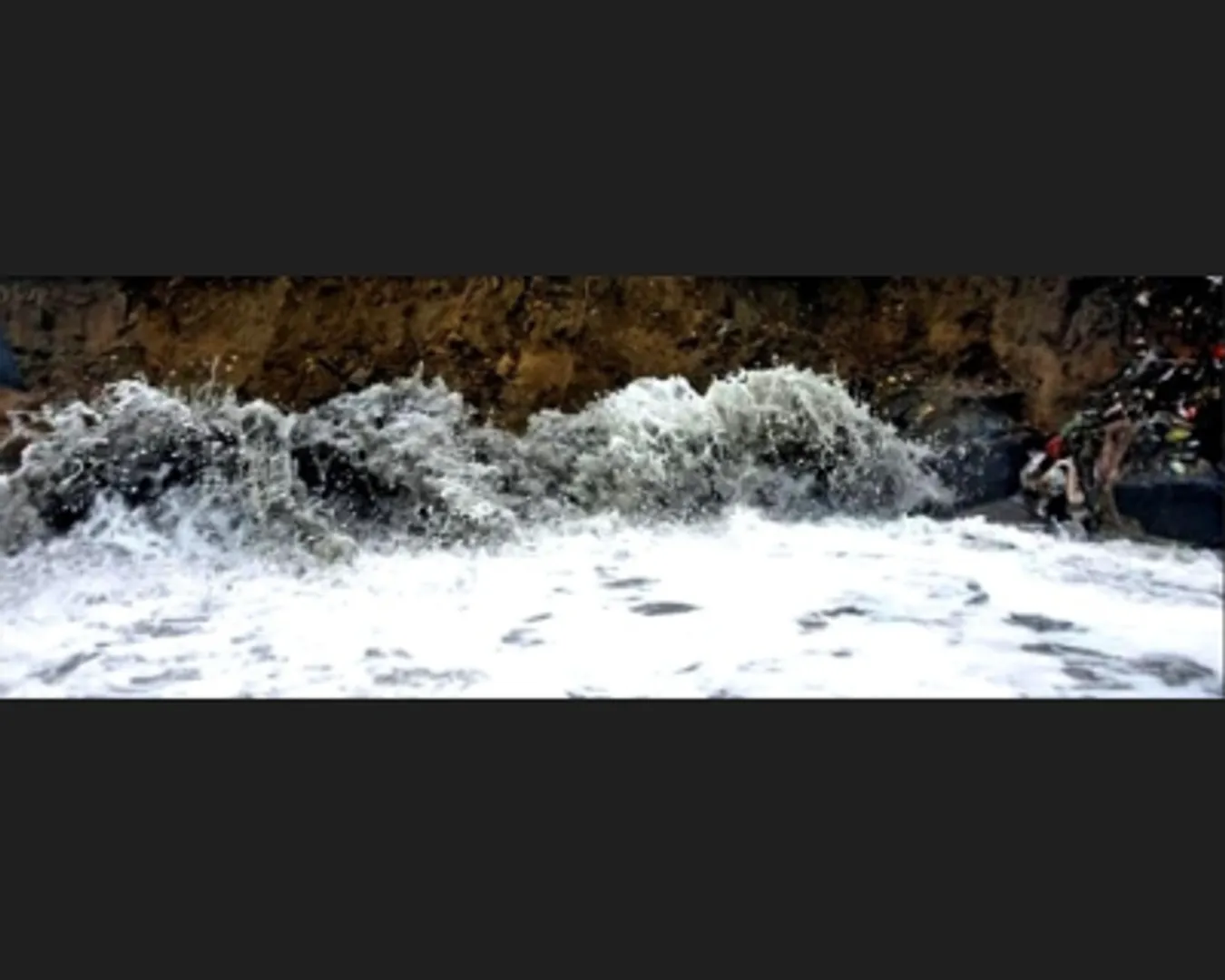 50 cm tsunami hits Miyazaki Port after 7.1-magnitude earthquake jolts Japan