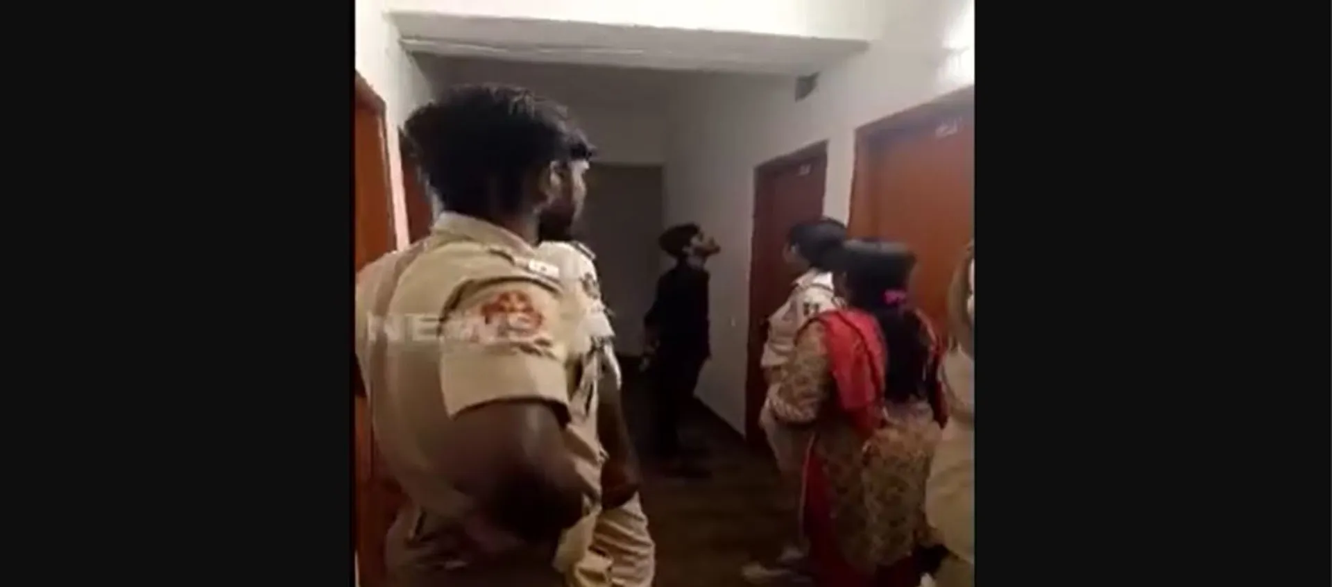 Bhubaneswar woman catches husband red-handed with two girls in OYO hotel