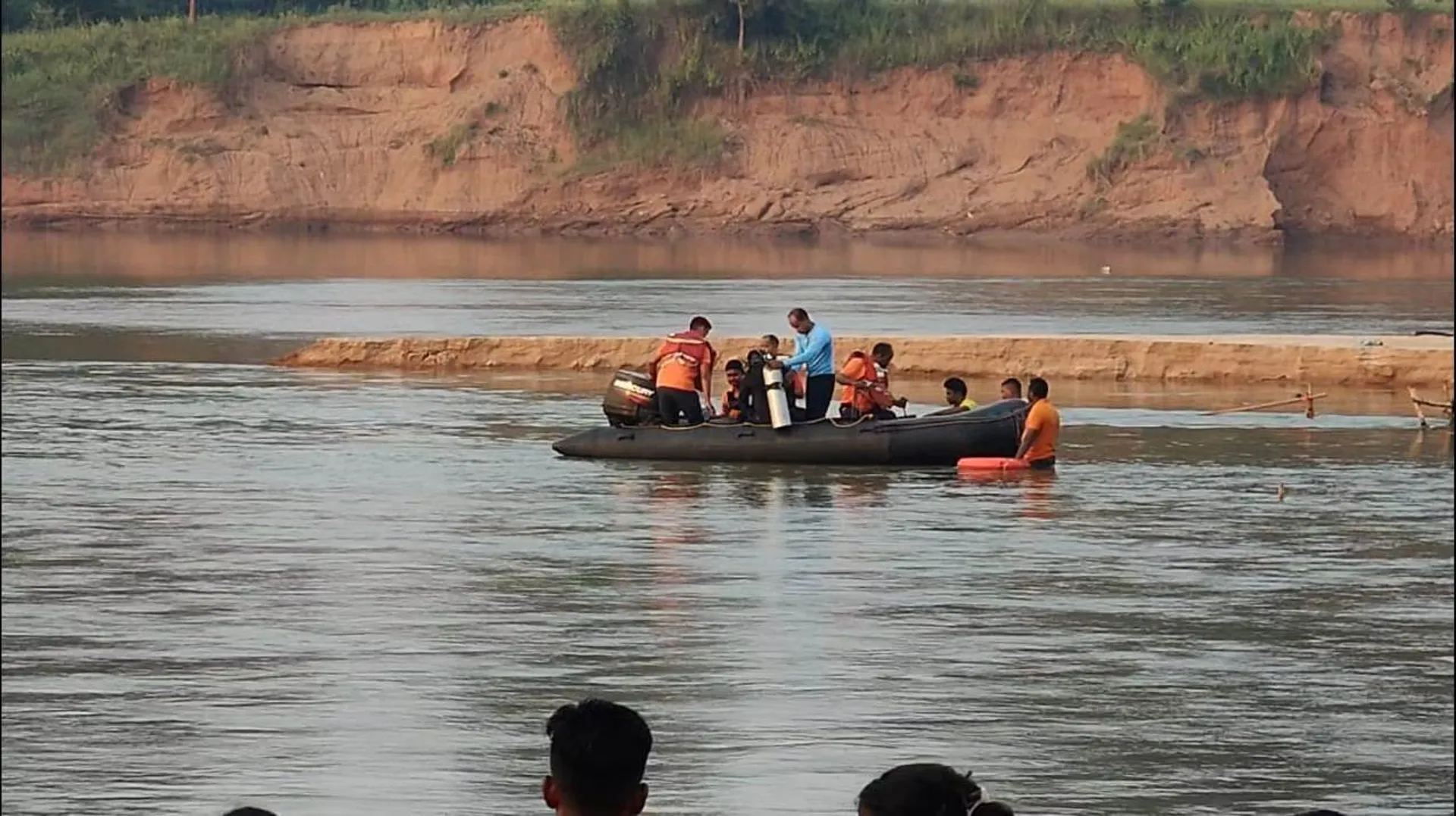 ପାଣିର ଗଭୀରତା ମାପିବାବେଳେ କୋଏଲନଦୀରେ ବୁଡ଼ିଗଲେ ଯୁବକ