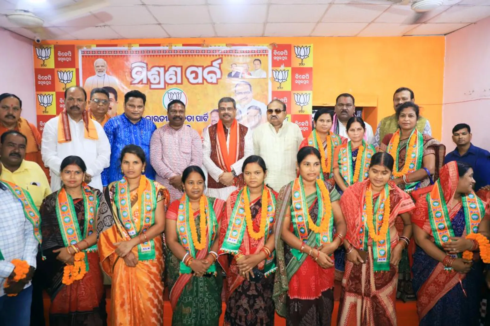 ସମ୍ବଲପୁରରେ ବିଜେପିର ମିଶ୍ରଣ ପର୍ବ: ବିଜେଡି ଛାଡ଼ିଲେ ୧୮ ସରପଞ୍ଚ-ନାଏବ ସରପଞ୍ଚ