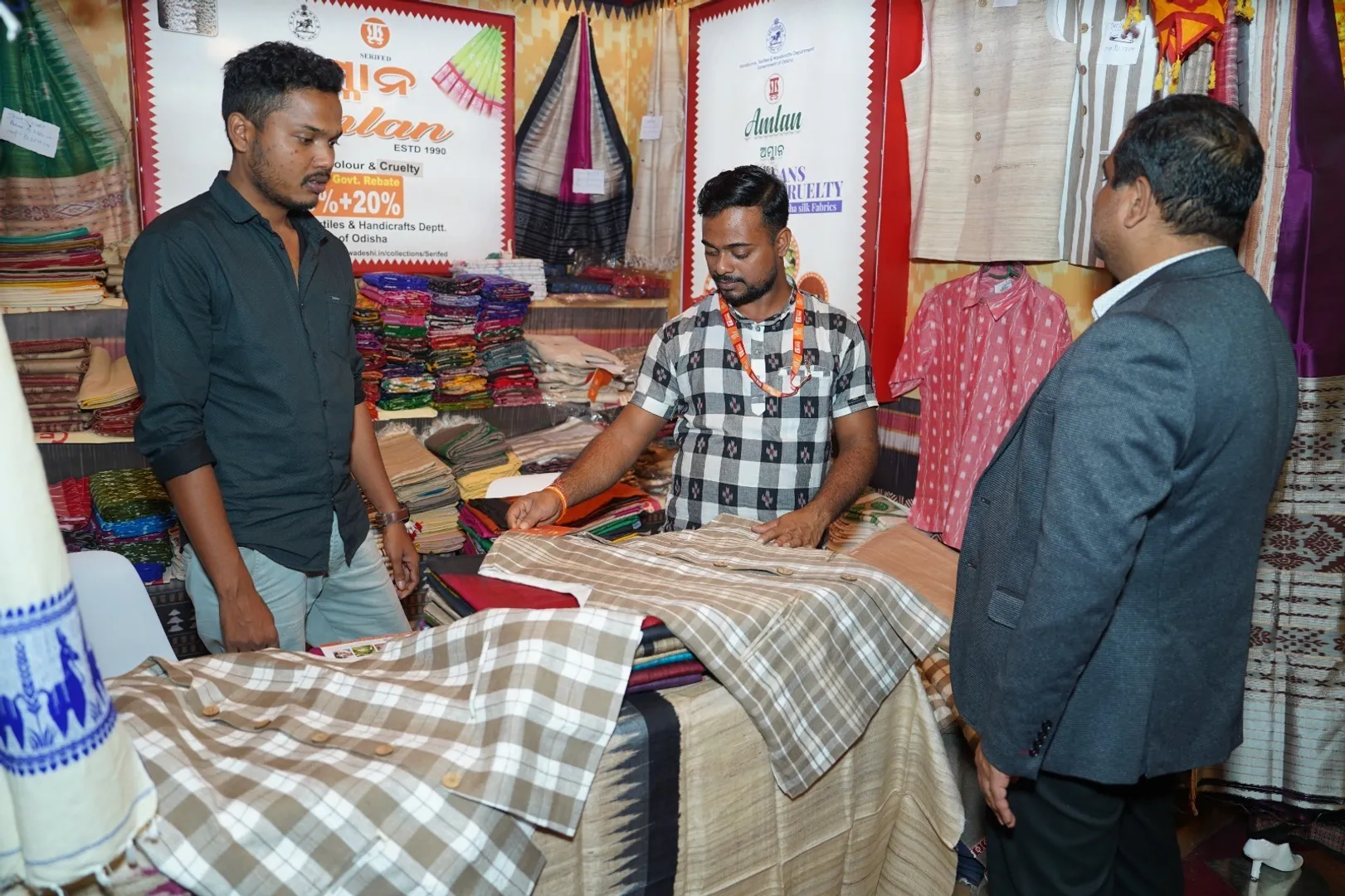 ବାଣିଜ୍ୟ ମେଳାରେ ଆକୃଷ୍ଟ କରୁଛି ଓଡ଼ିଶାର ‘କରୁଣା ସିଲ୍କ’