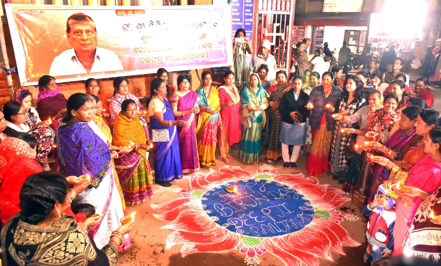 ସମୂହ ଦୀପ ଜାଳିଲେ, ରକ୍ତଦାନ କଲେ