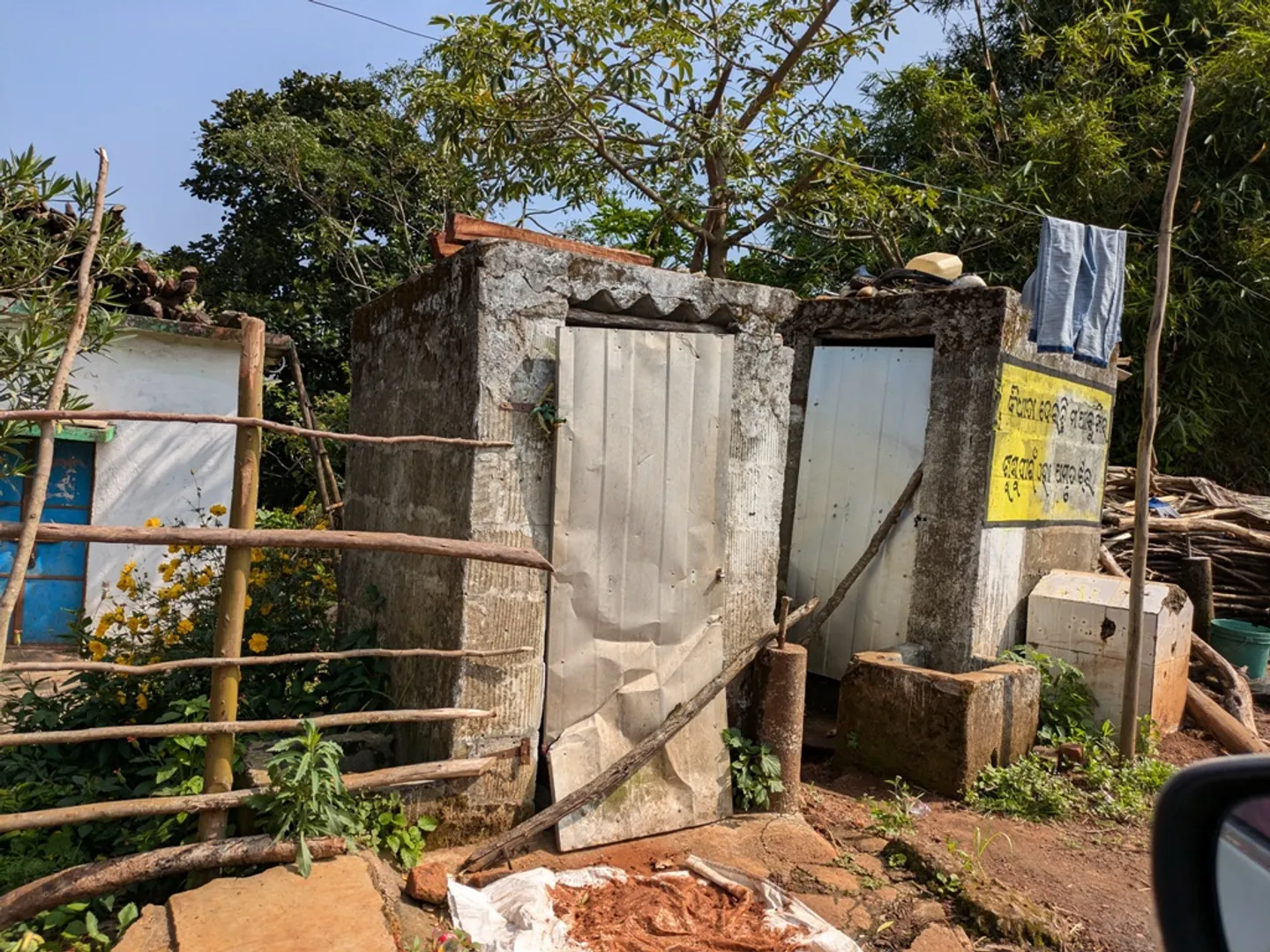 ଆଭ୍ୟନ୍ତରୀଣ ଇଲାକାରେ ସ୍ୱଚ୍ଛ ଭାରତ ମିସନର ଅସ୍ୱଚ୍ଛ ଚିତ୍ର
