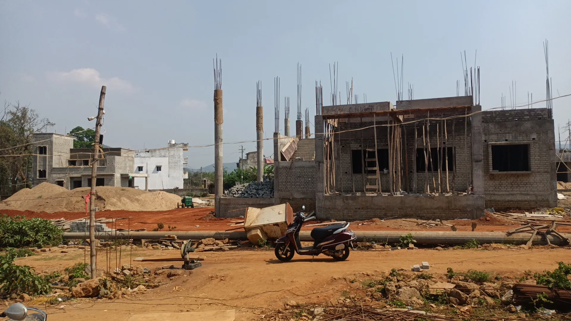 ଅନିଶ୍ଚିତତା ମଧ୍ୟରେ ଦଶ କୋଟି ଟଙ୍କାର ଆମ ବସ୍‌ଷ୍ଟାଣ୍ଡ