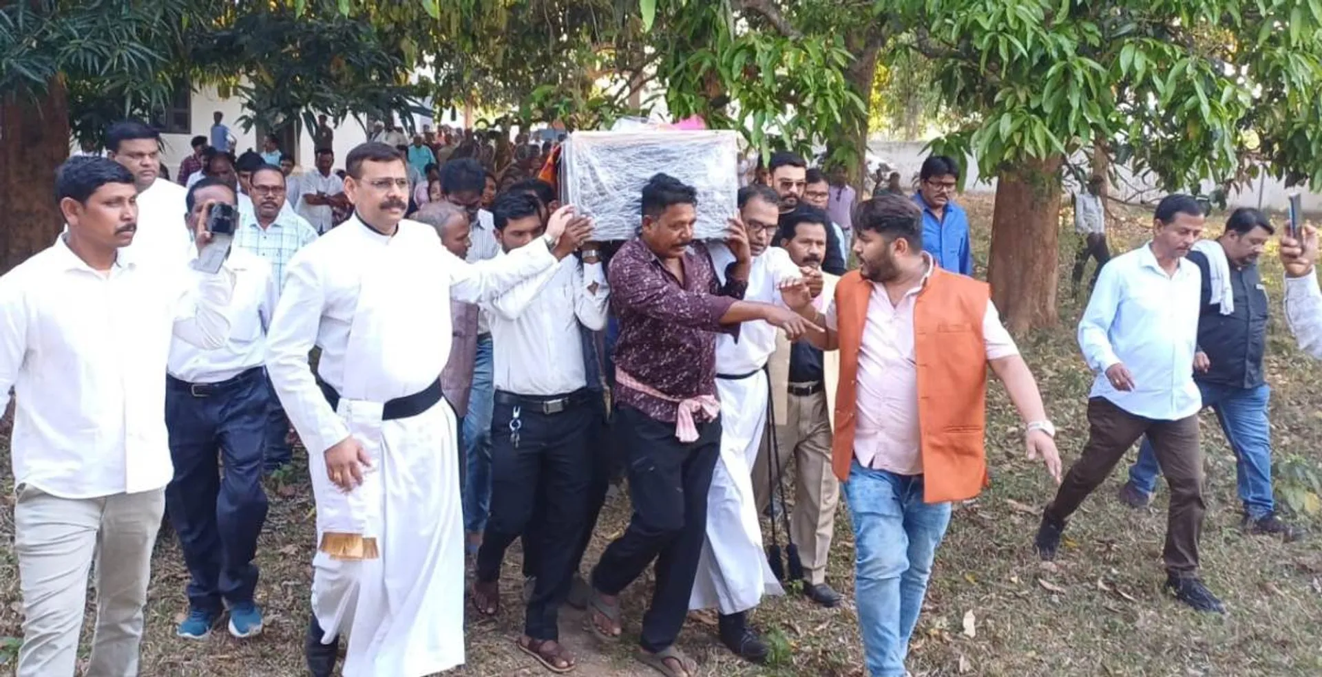 Last rites performed in a mournful atmosphere in G.Udayagiri