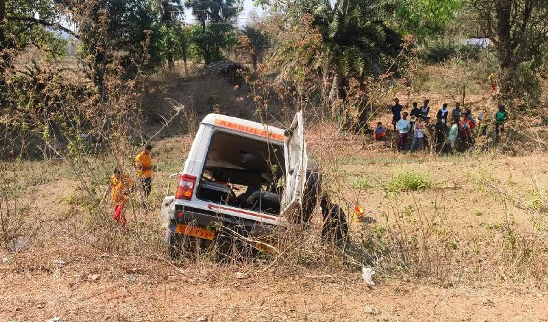 ଶବ ନେଇ ଫେରୁଥିବା ଆମ୍ବୁଲାନ୍ସ ଦୁର୍ଘଟଣାଗ୍ରସ୍ତ: ୩ ଗୁରୁତର