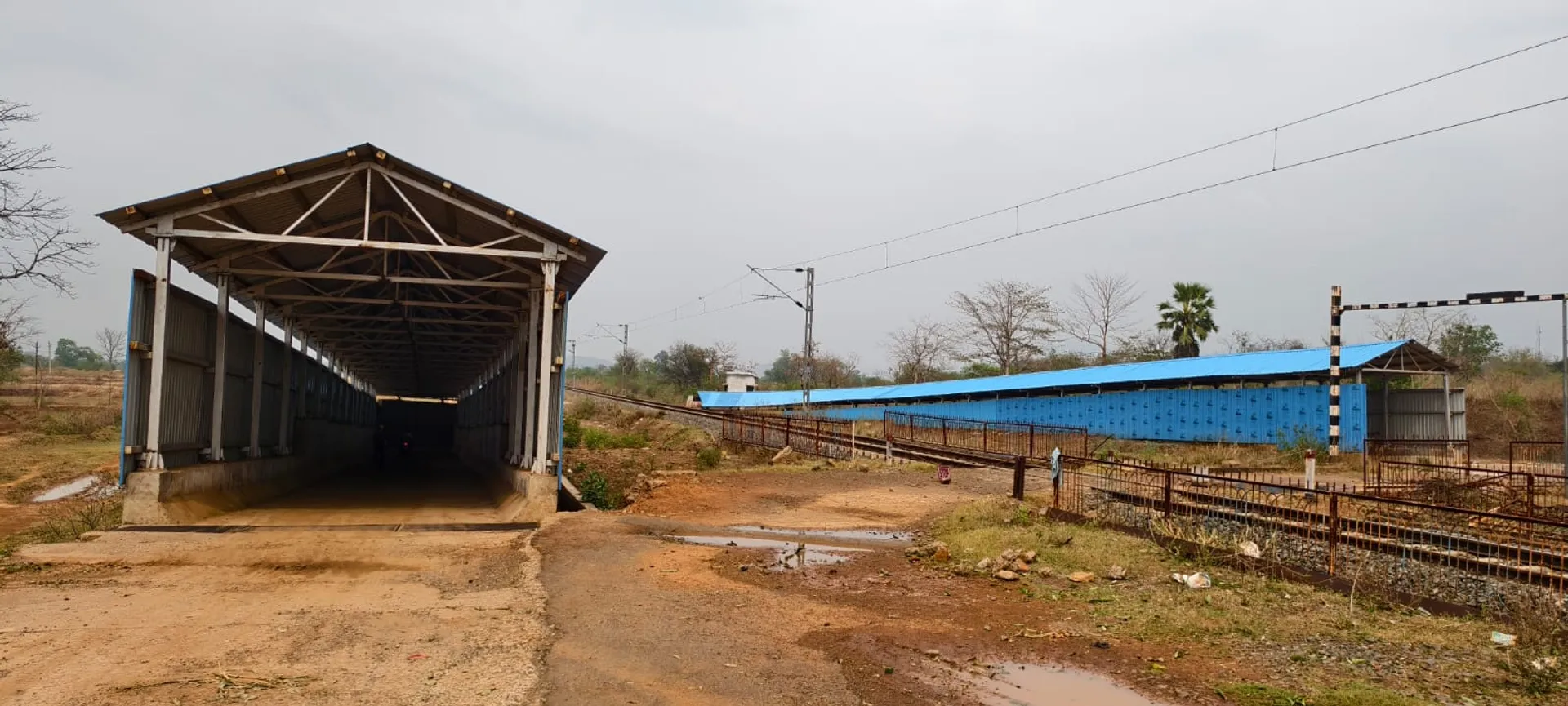 ରେଳ ବିଭାଗର ଗୋଳାପୋଲ ଯୋଗୁଁ ଲକ୍ଷ୍ମୀ ବସ୍ ସେବା ବ୍ୟାହତ