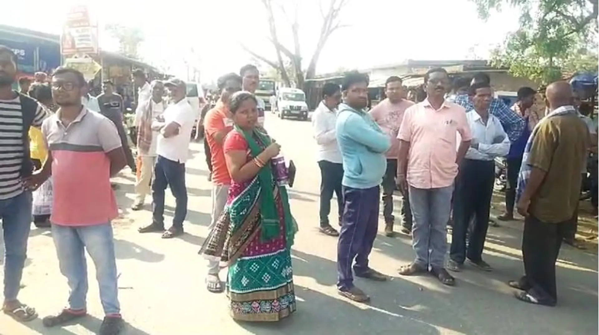 ବିଦ୍ୟୁତ ତାର ସଂସ୍ପର୍ଶରେ ଆସି ଜଣଙ୍କ ମୃତ୍ୟୁ: ଶବ ରଖି ରାସ୍ତାରୋକ କଲେ ଲୋକେ